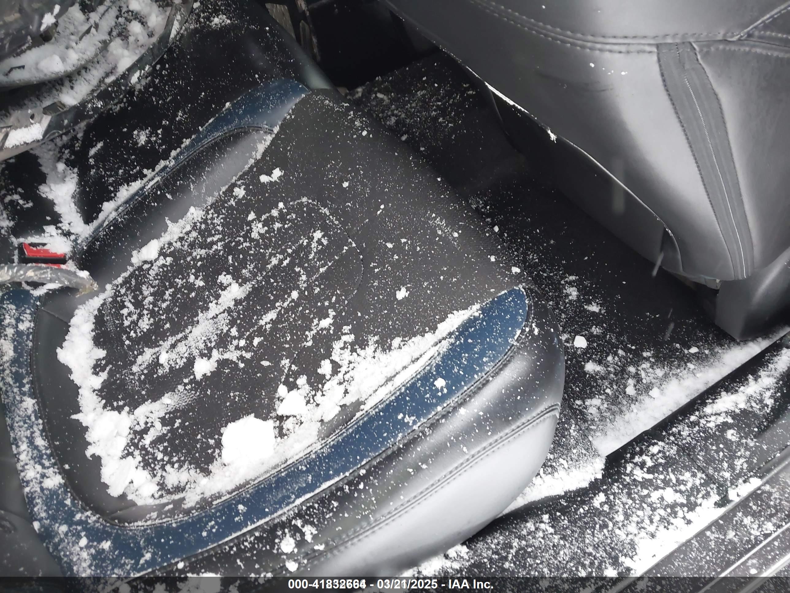 CHRYSLER 200 image 8