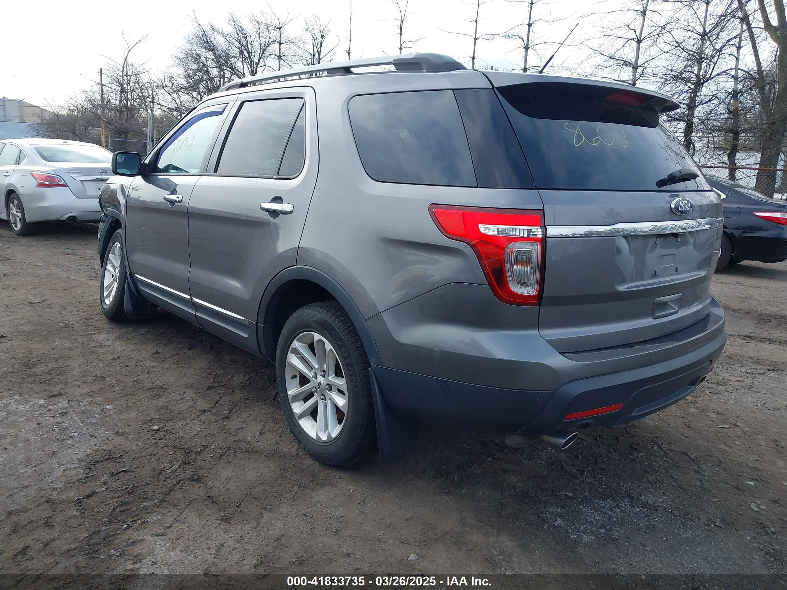 FORD EXPLORER image 3