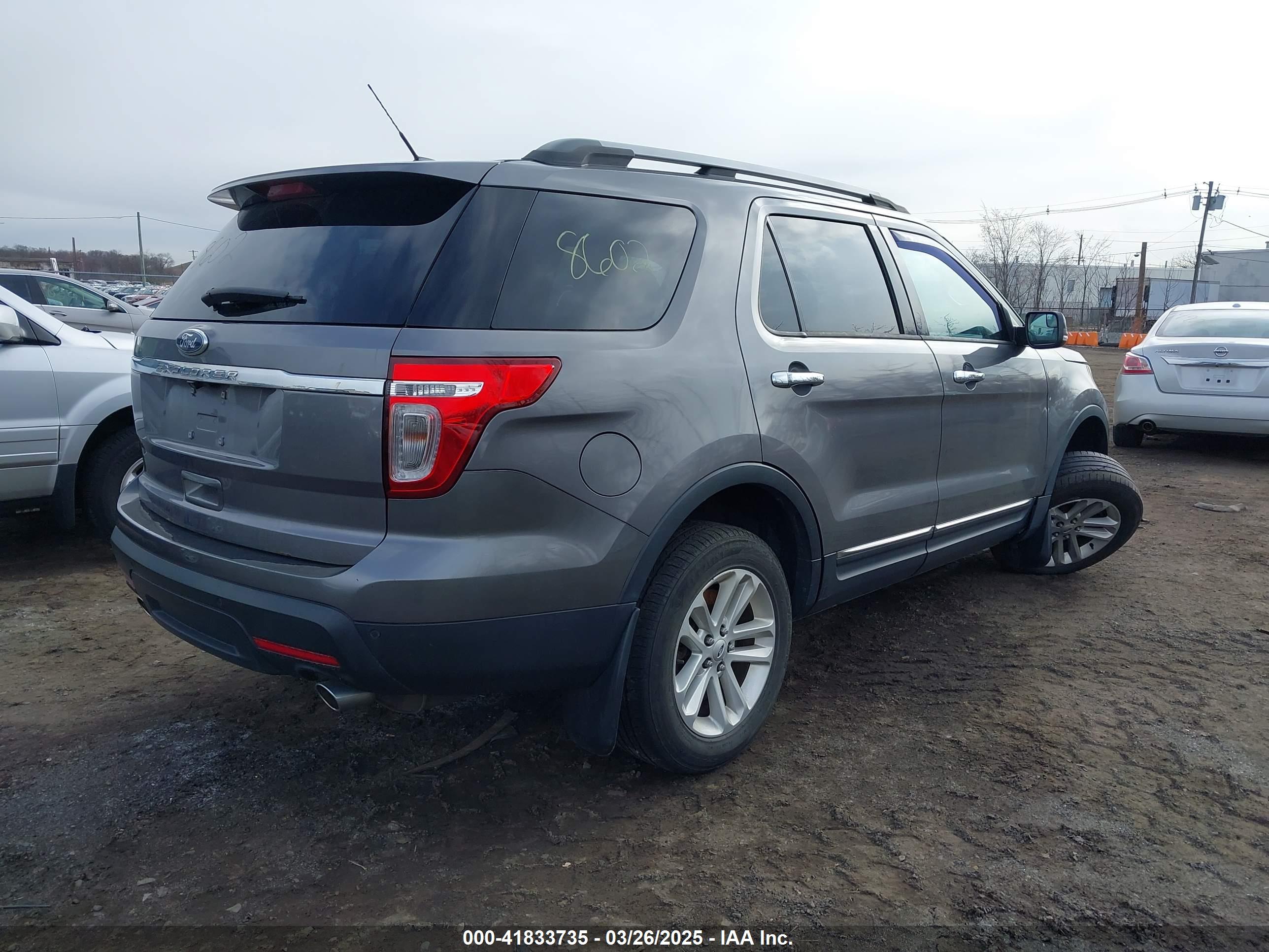 FORD EXPLORER image 4