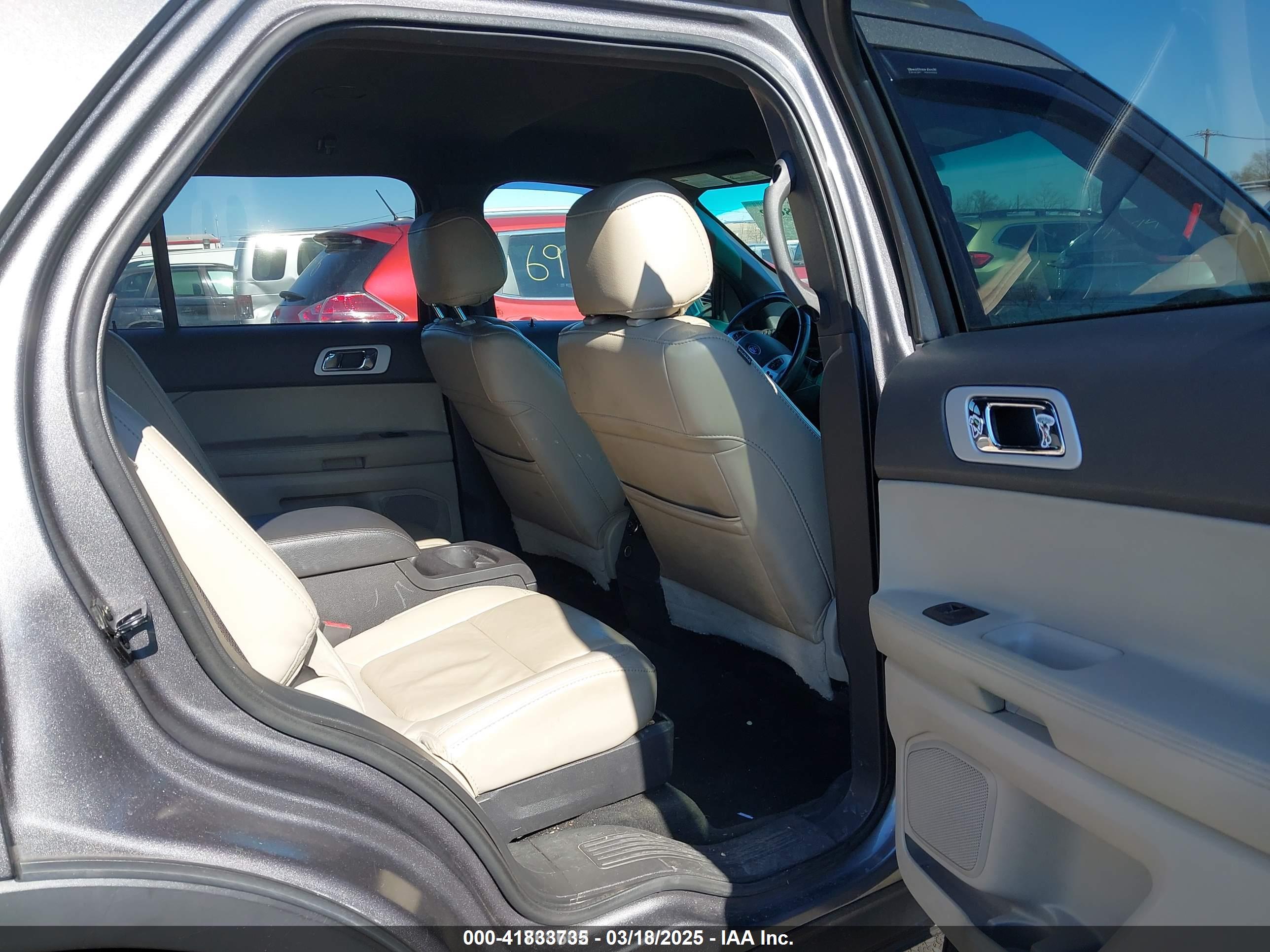 FORD EXPLORER image 8