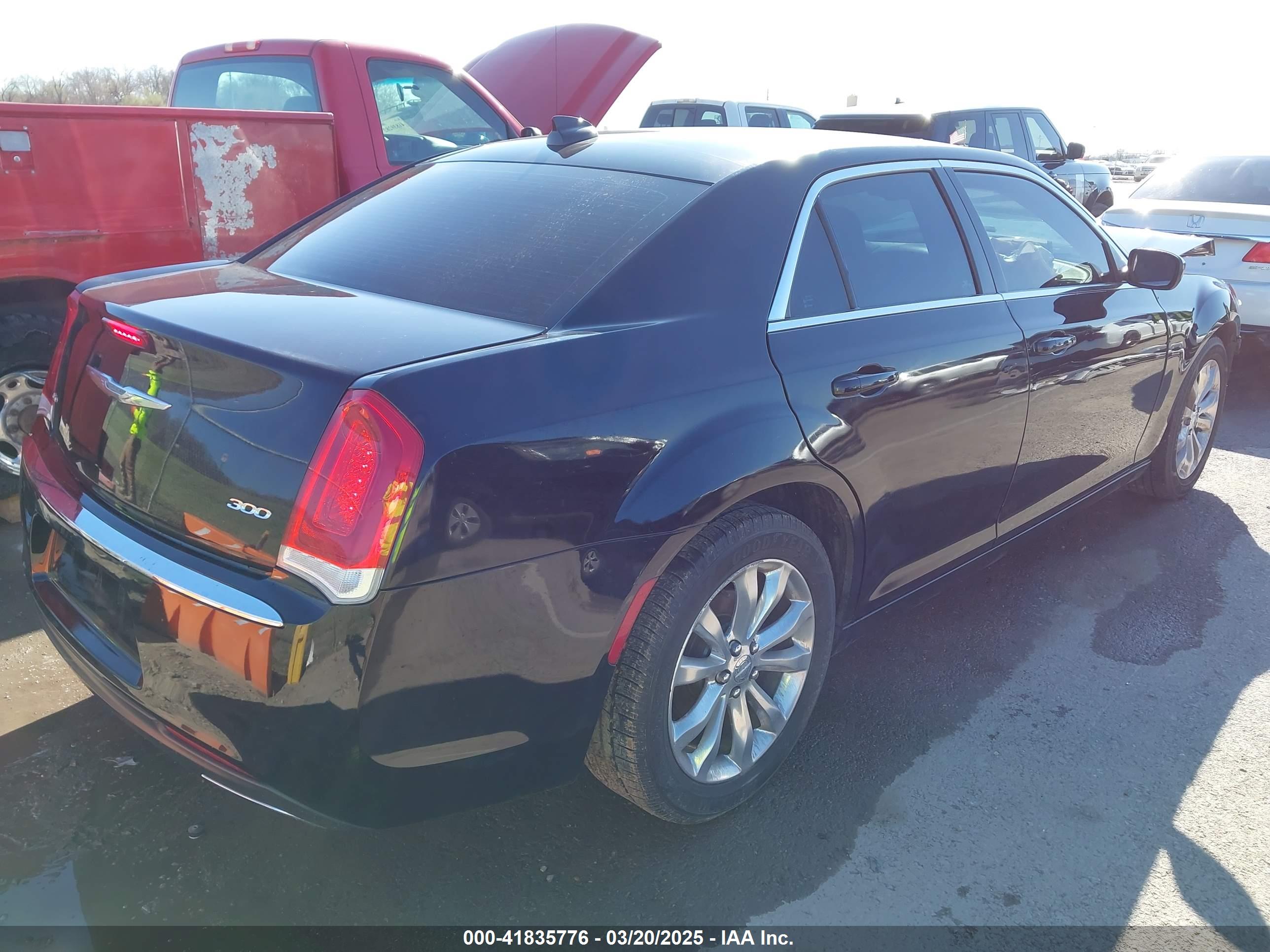 CHRYSLER 300 image 4