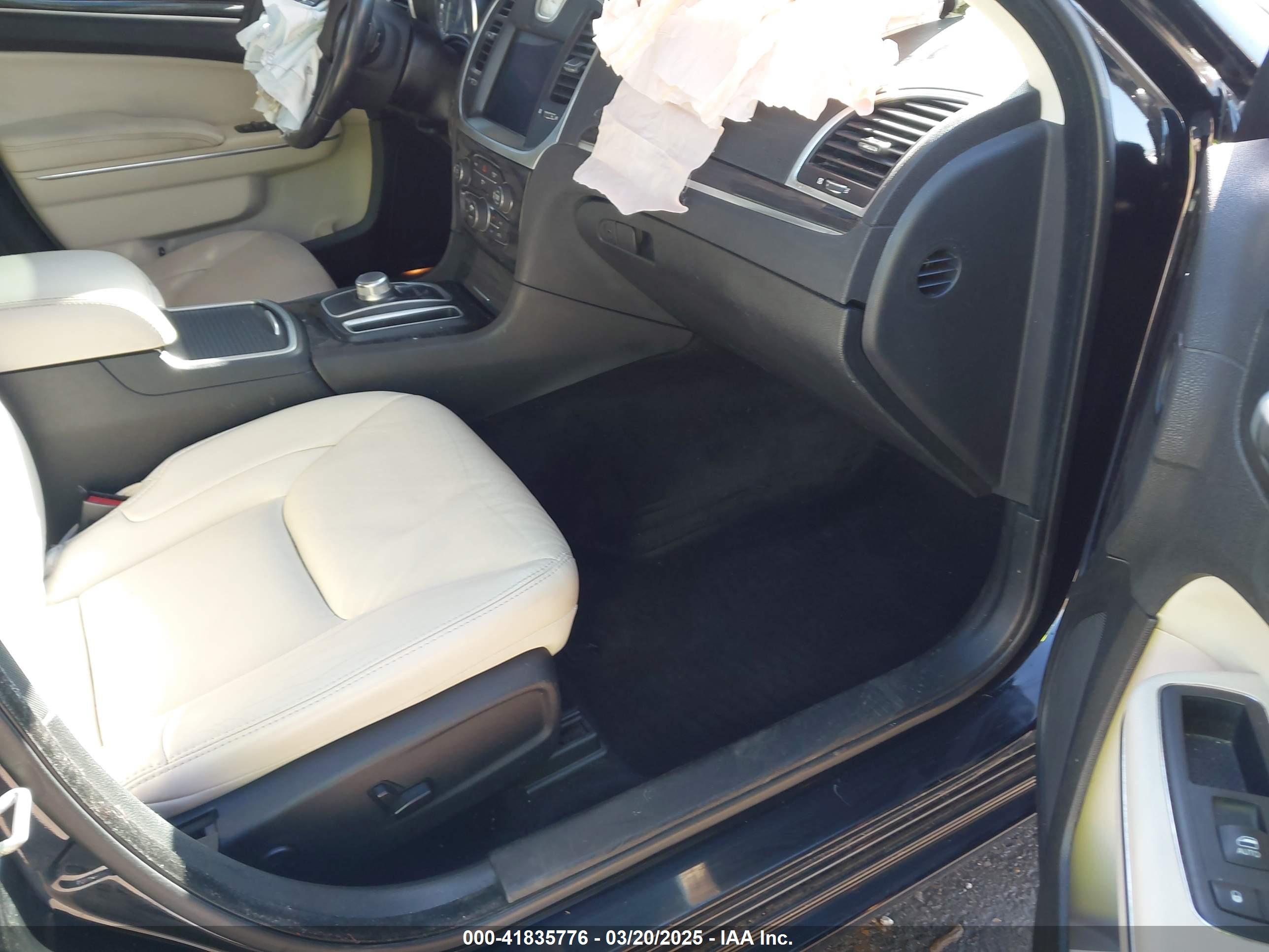 CHRYSLER 300 image 5