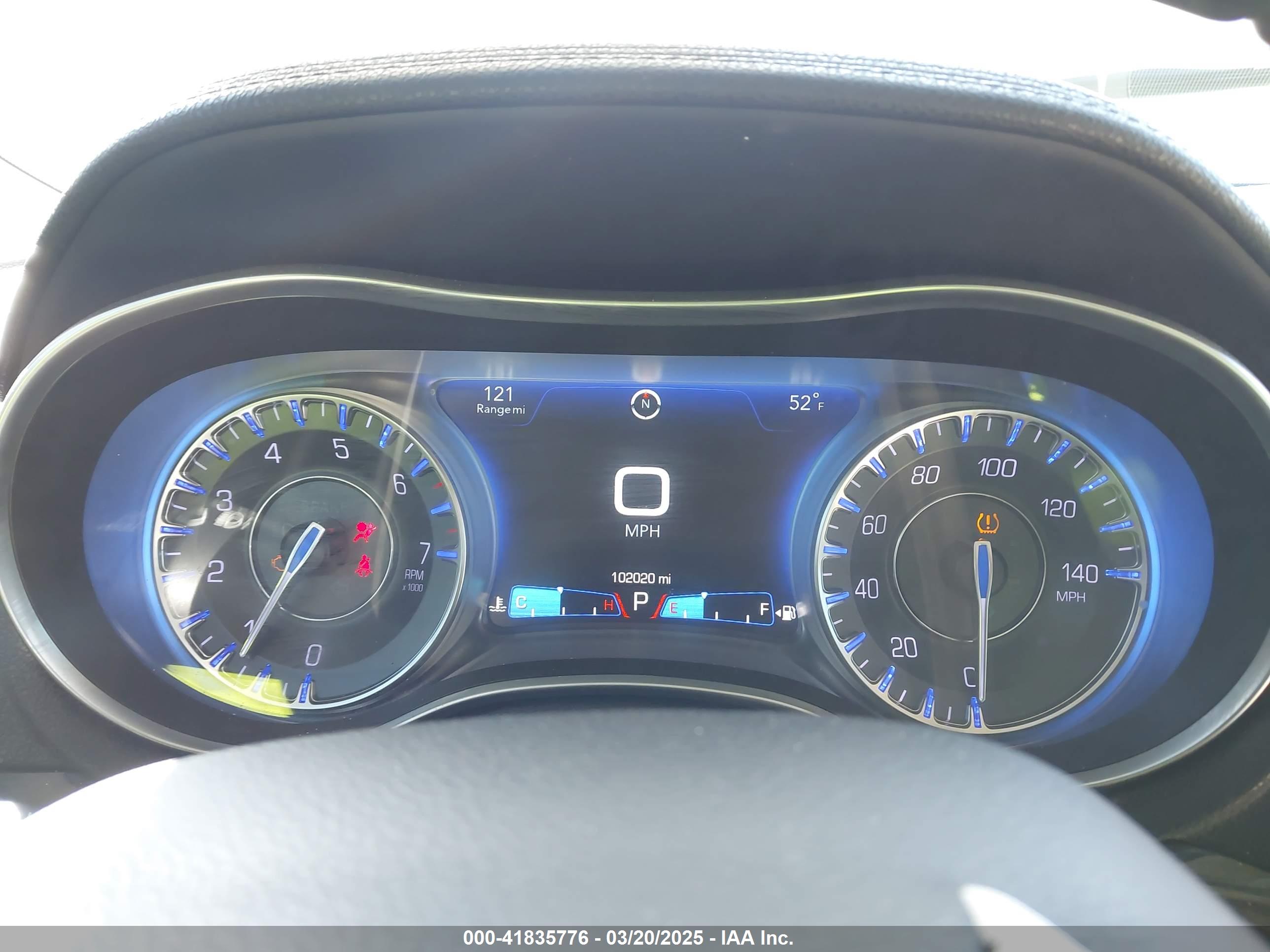 CHRYSLER 300 image 7