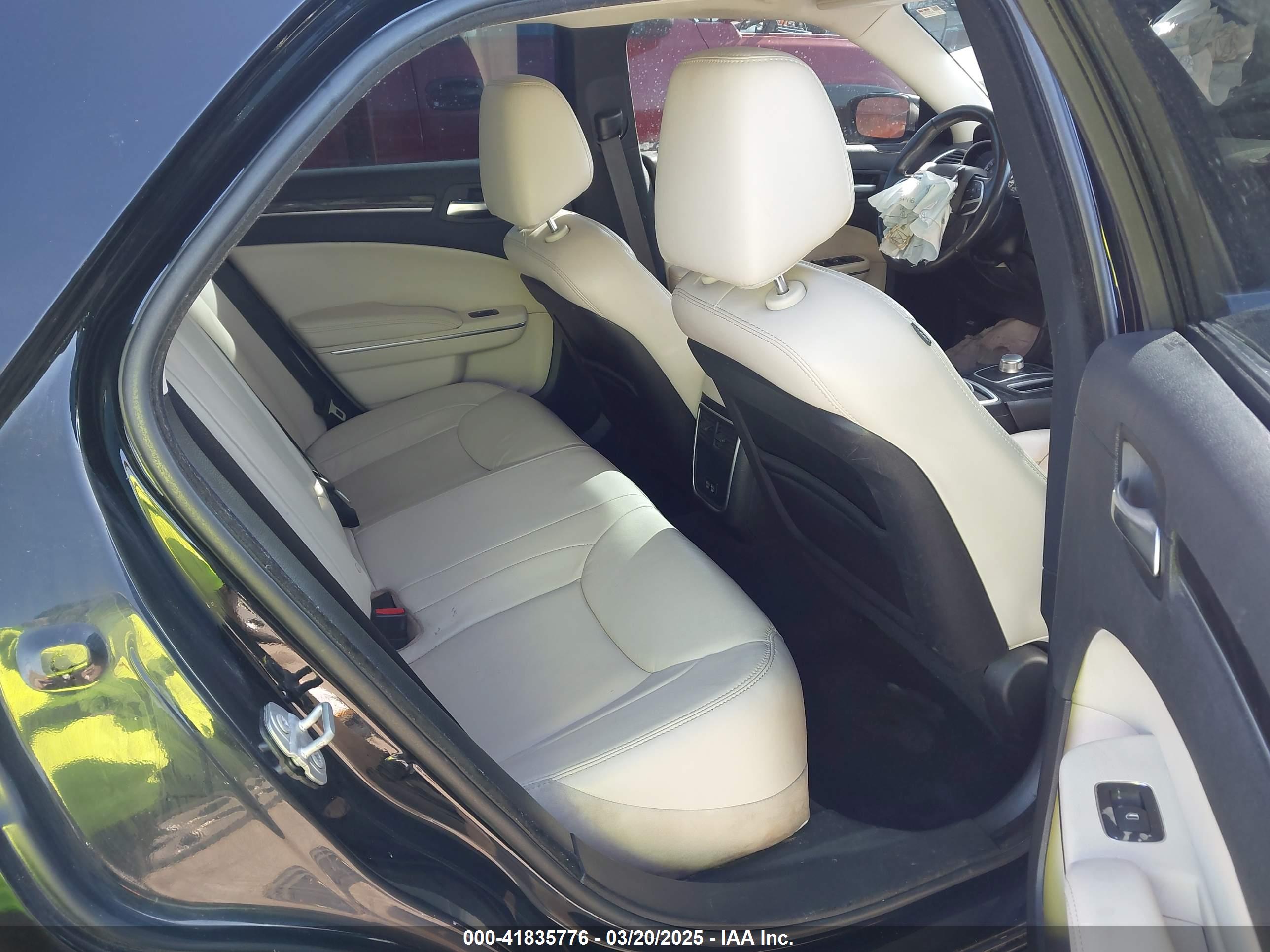CHRYSLER 300 image 8