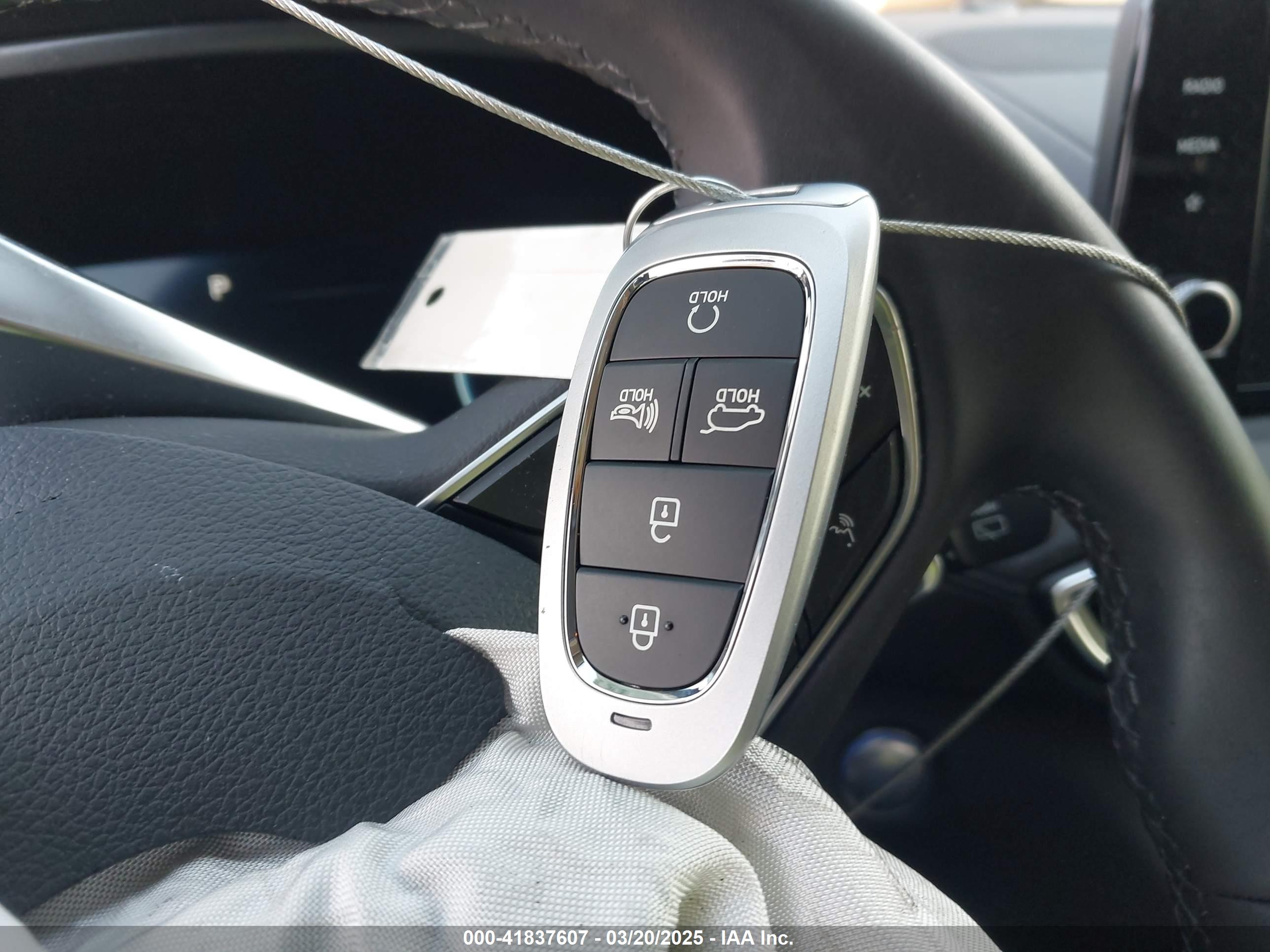 HYUNDAI SANTA image 11