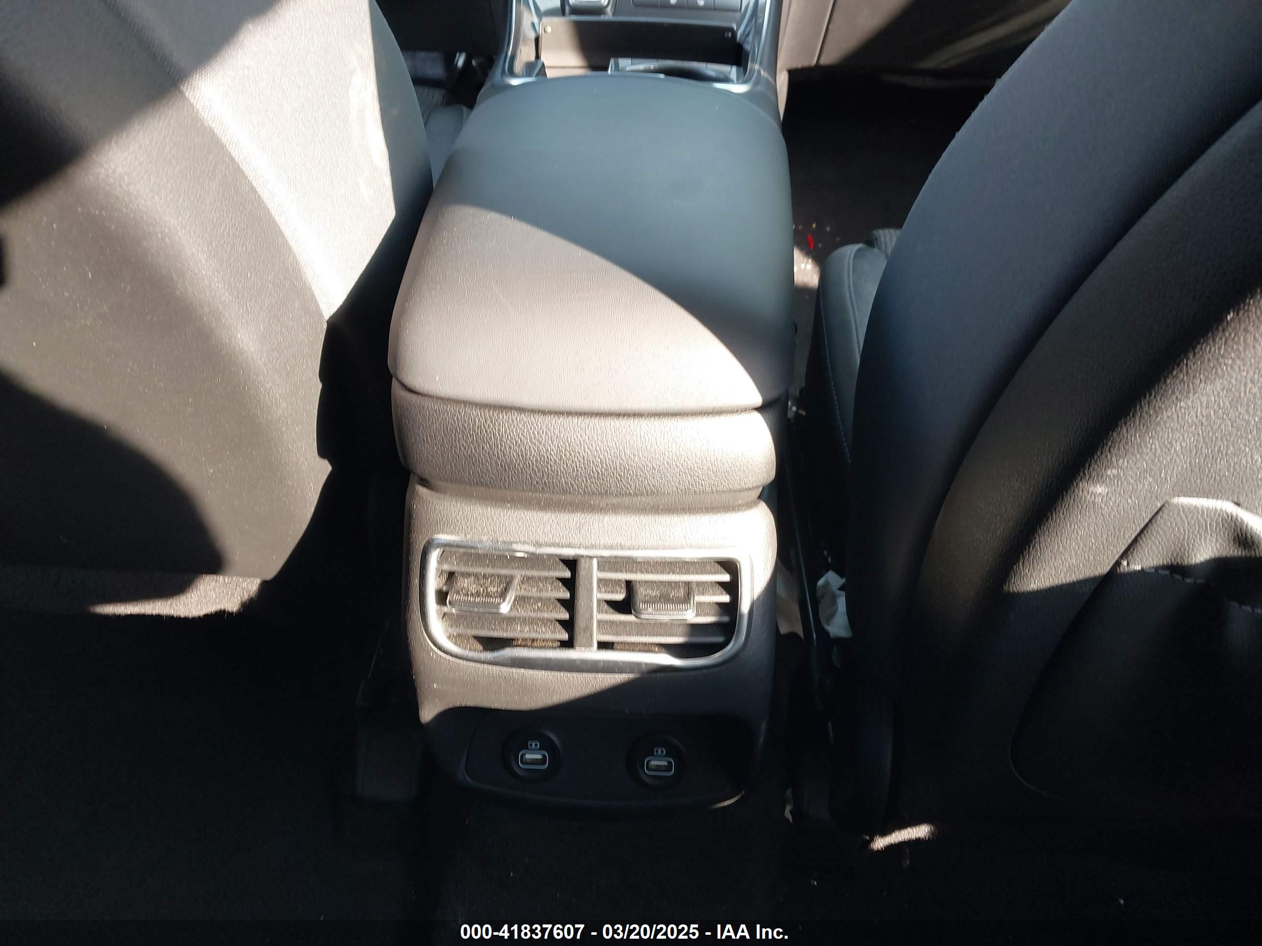 HYUNDAI SANTA image 8