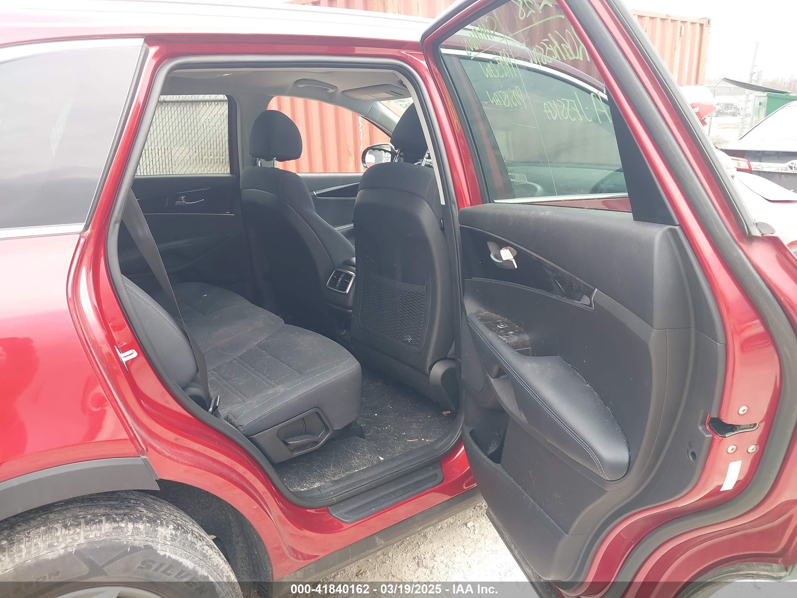 KIA SORENTO image 8
