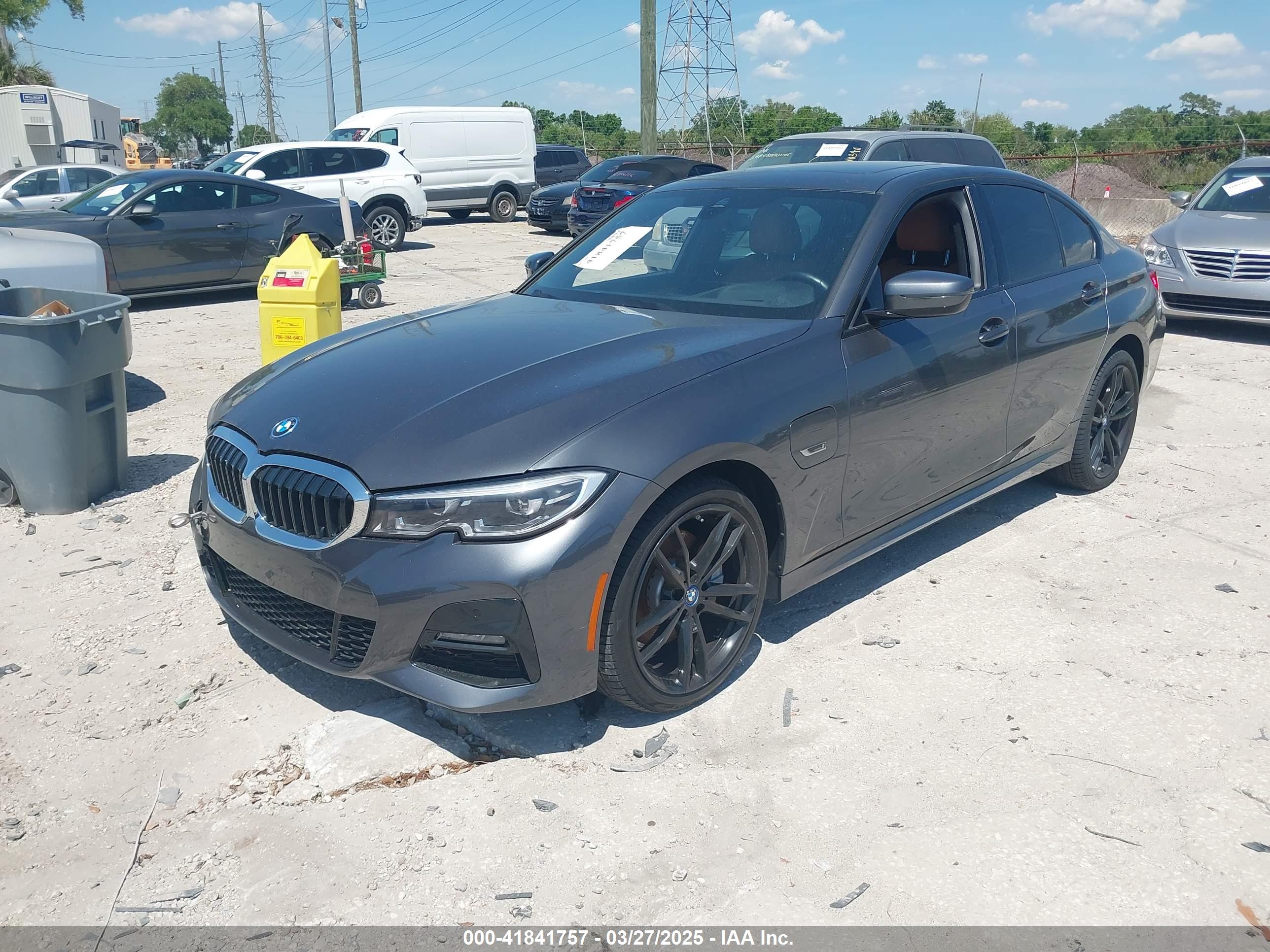 BMW 3 image 2