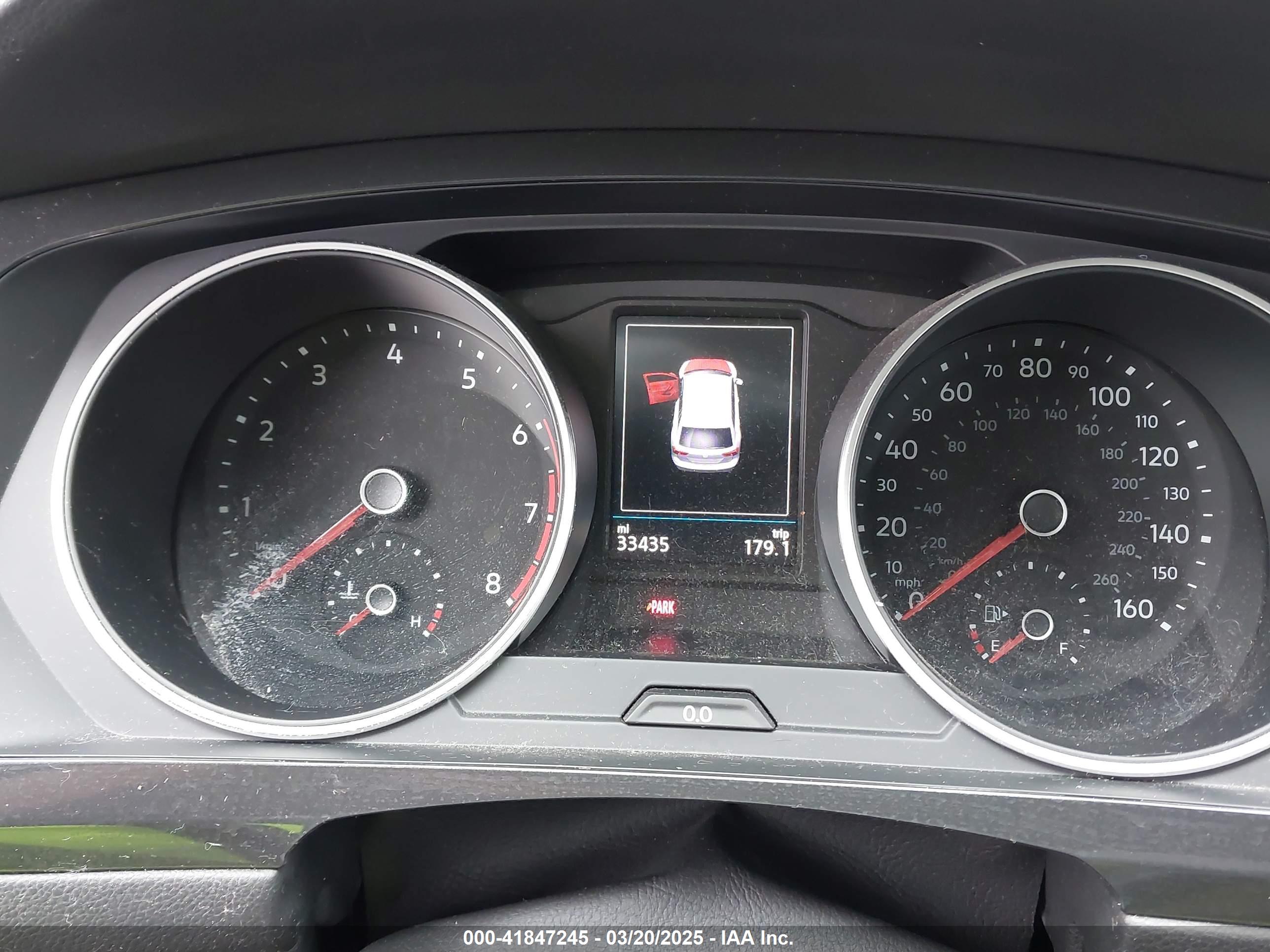 VOLKSWAGEN TIGUAN image 7
