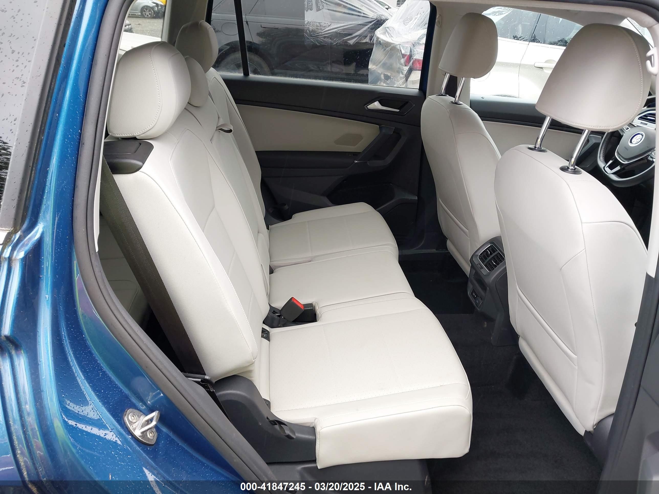 VOLKSWAGEN TIGUAN image 8