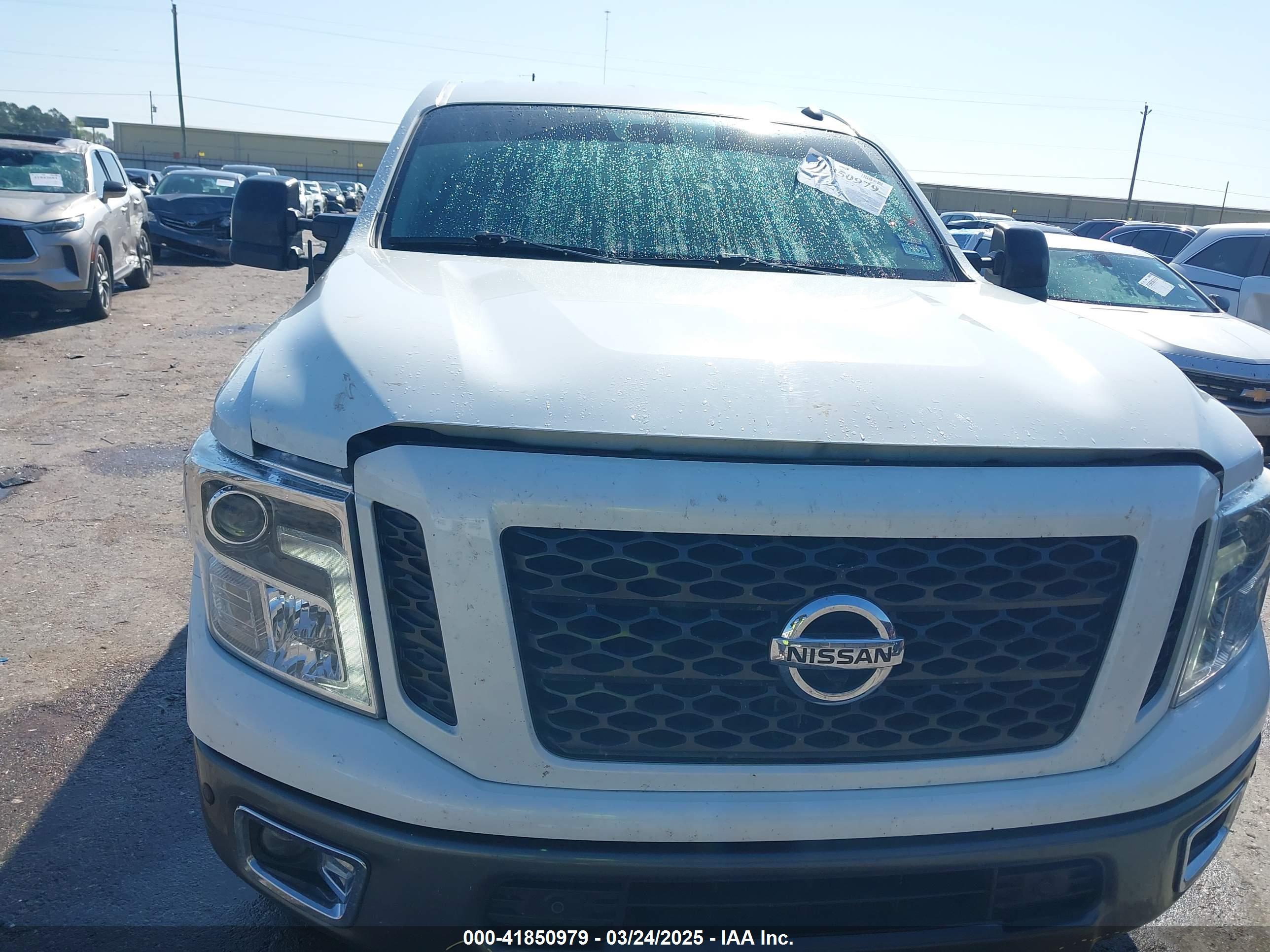 NISSAN TITAN image 6
