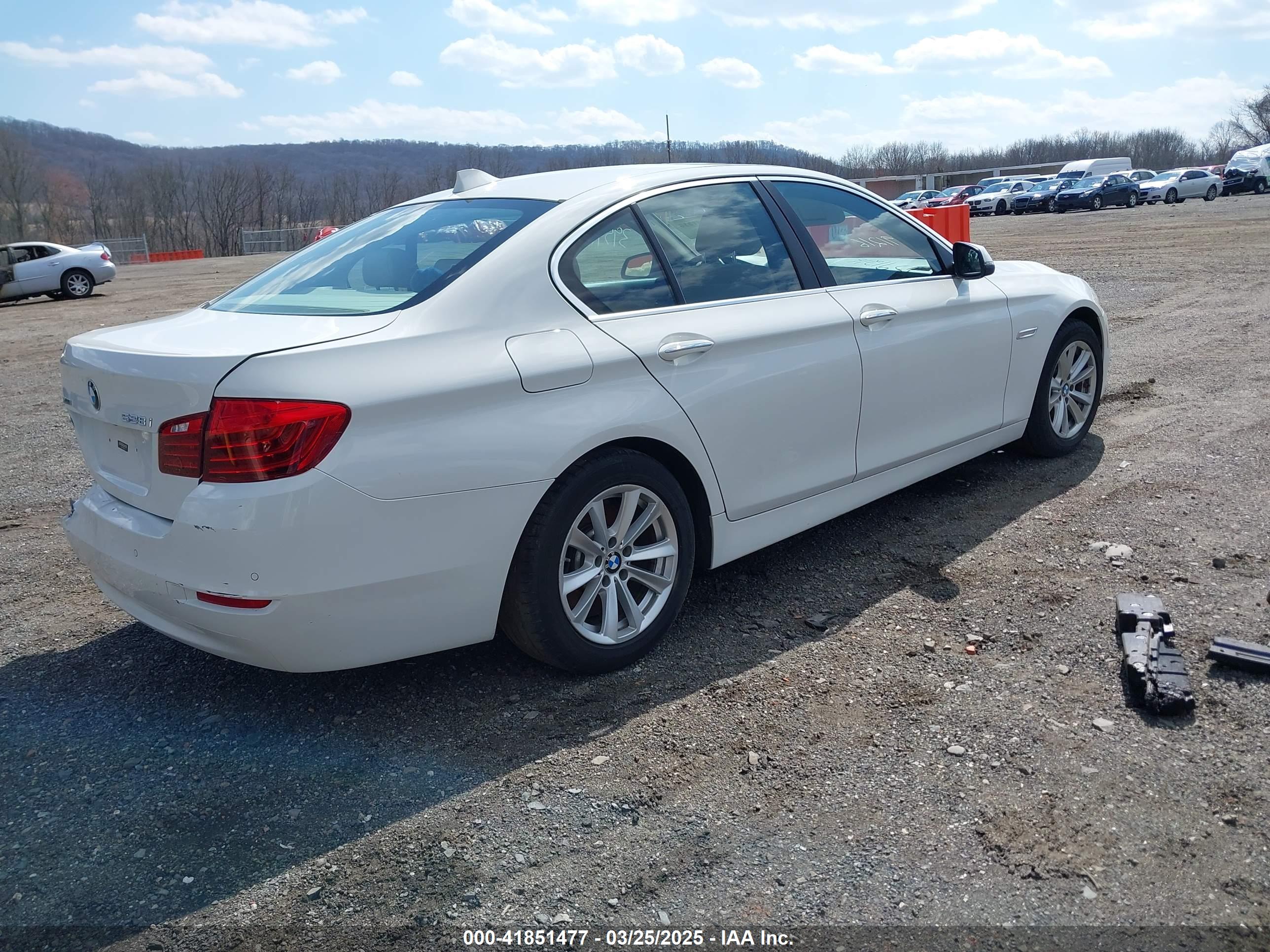 BMW 528I image 4