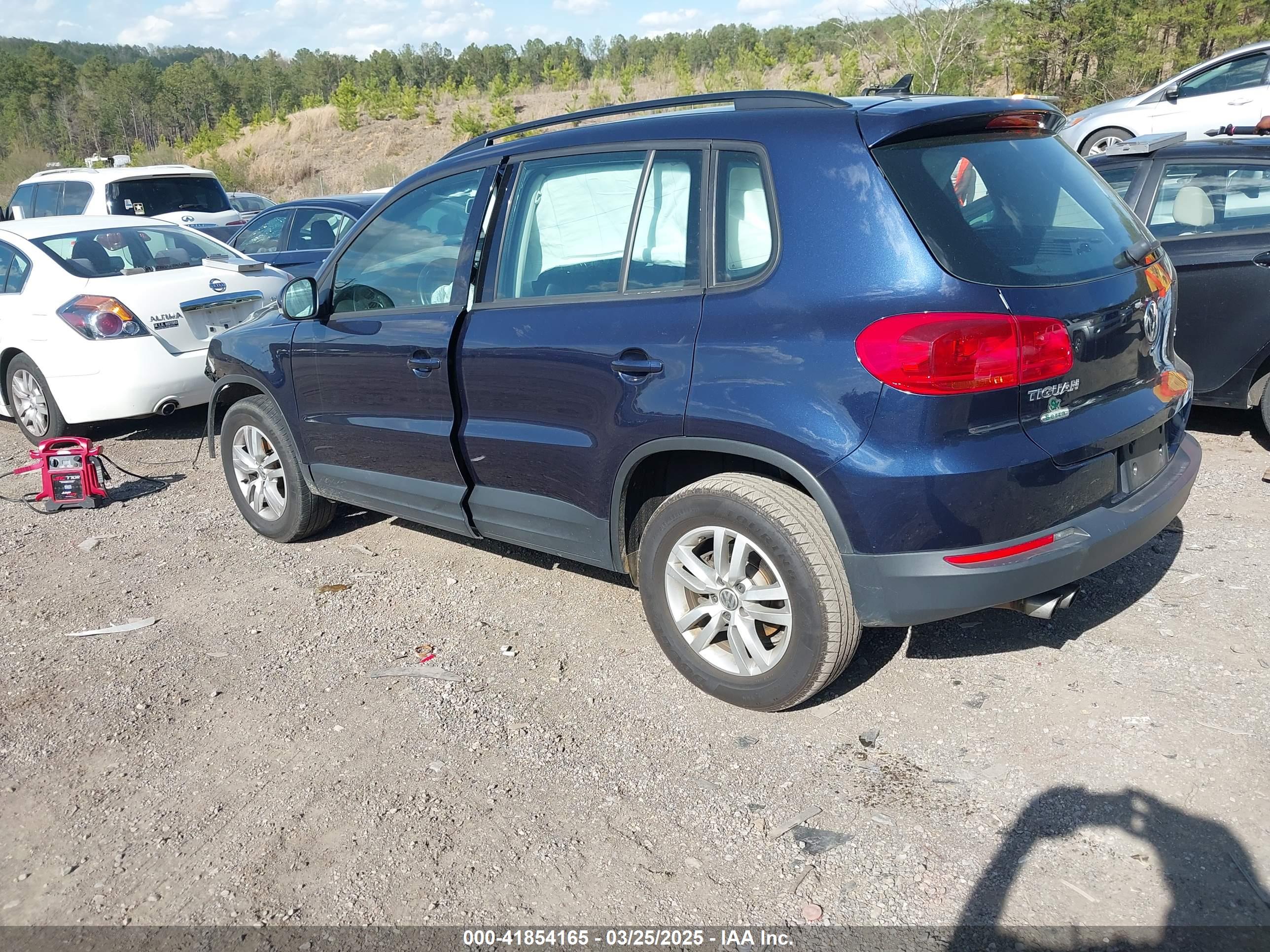 VOLKSWAGEN TIGUAN image 3