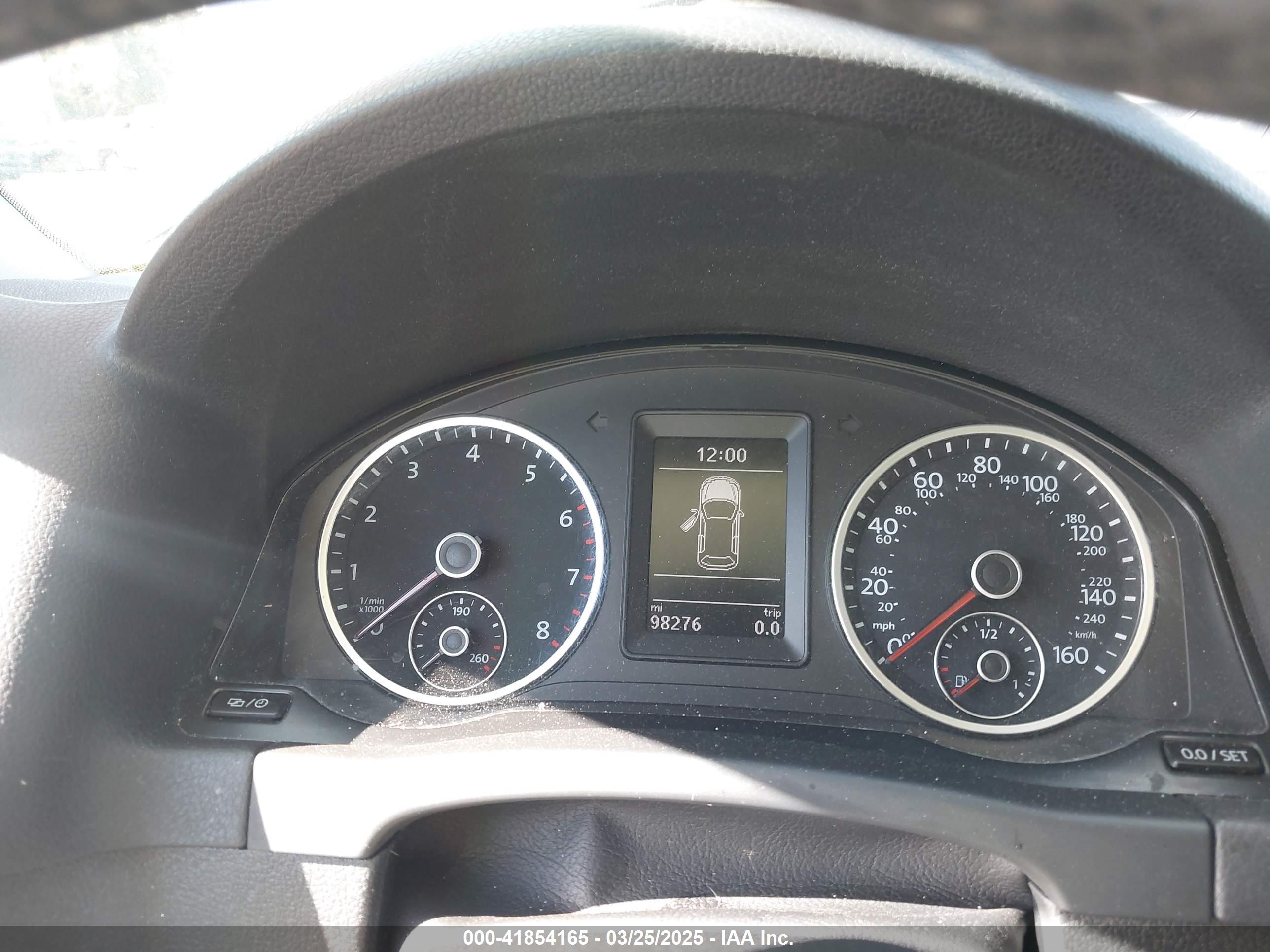 VOLKSWAGEN TIGUAN image 7