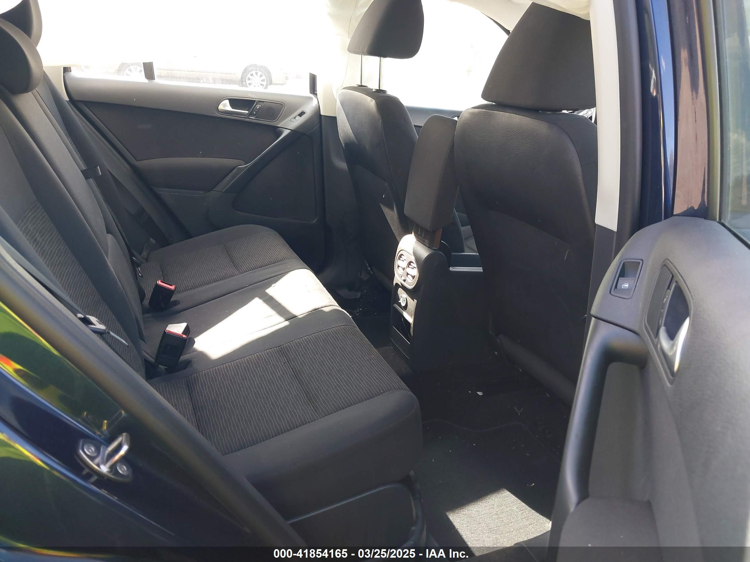 VOLKSWAGEN TIGUAN image 8