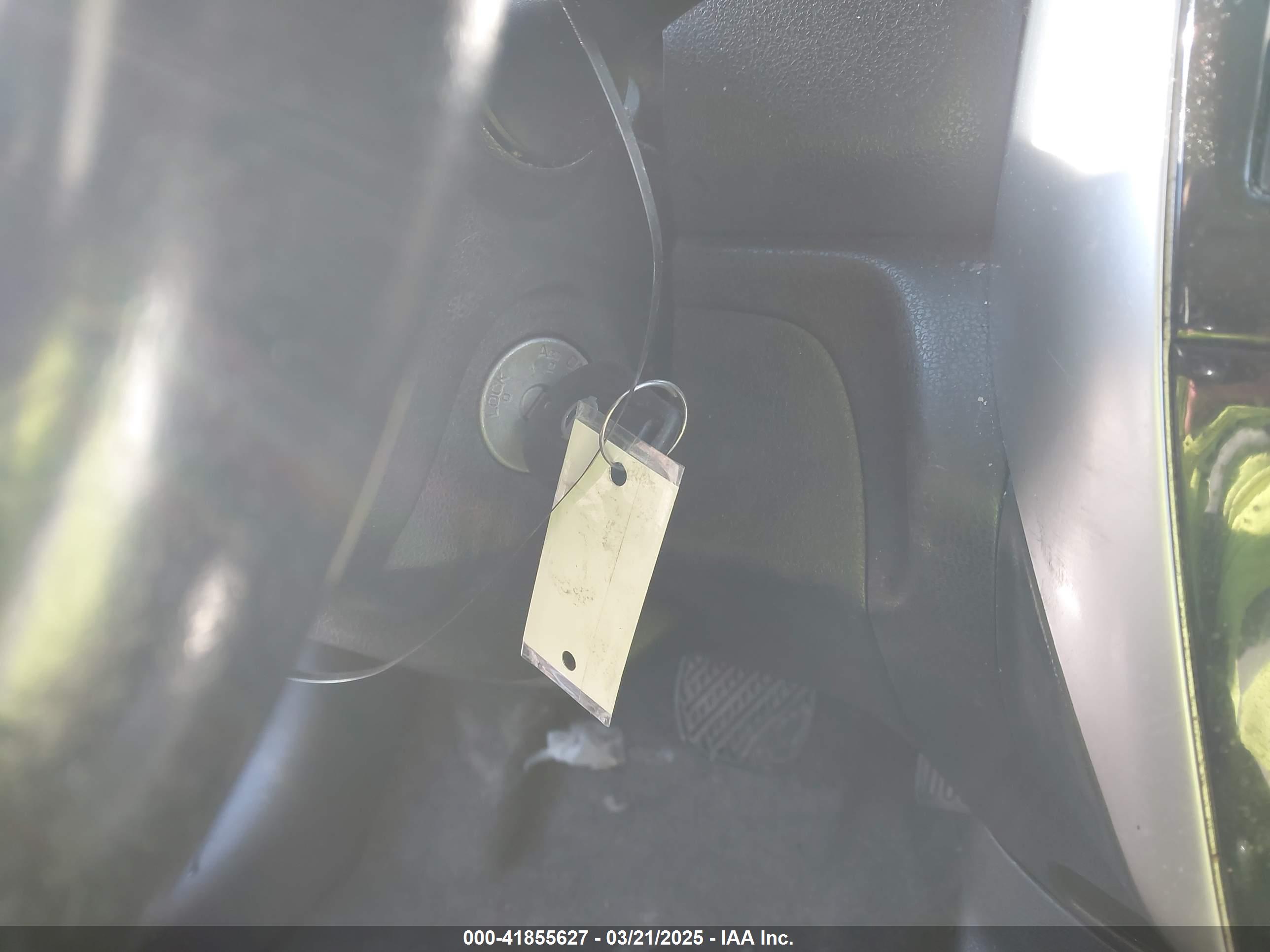 NISSAN VERSA image 11