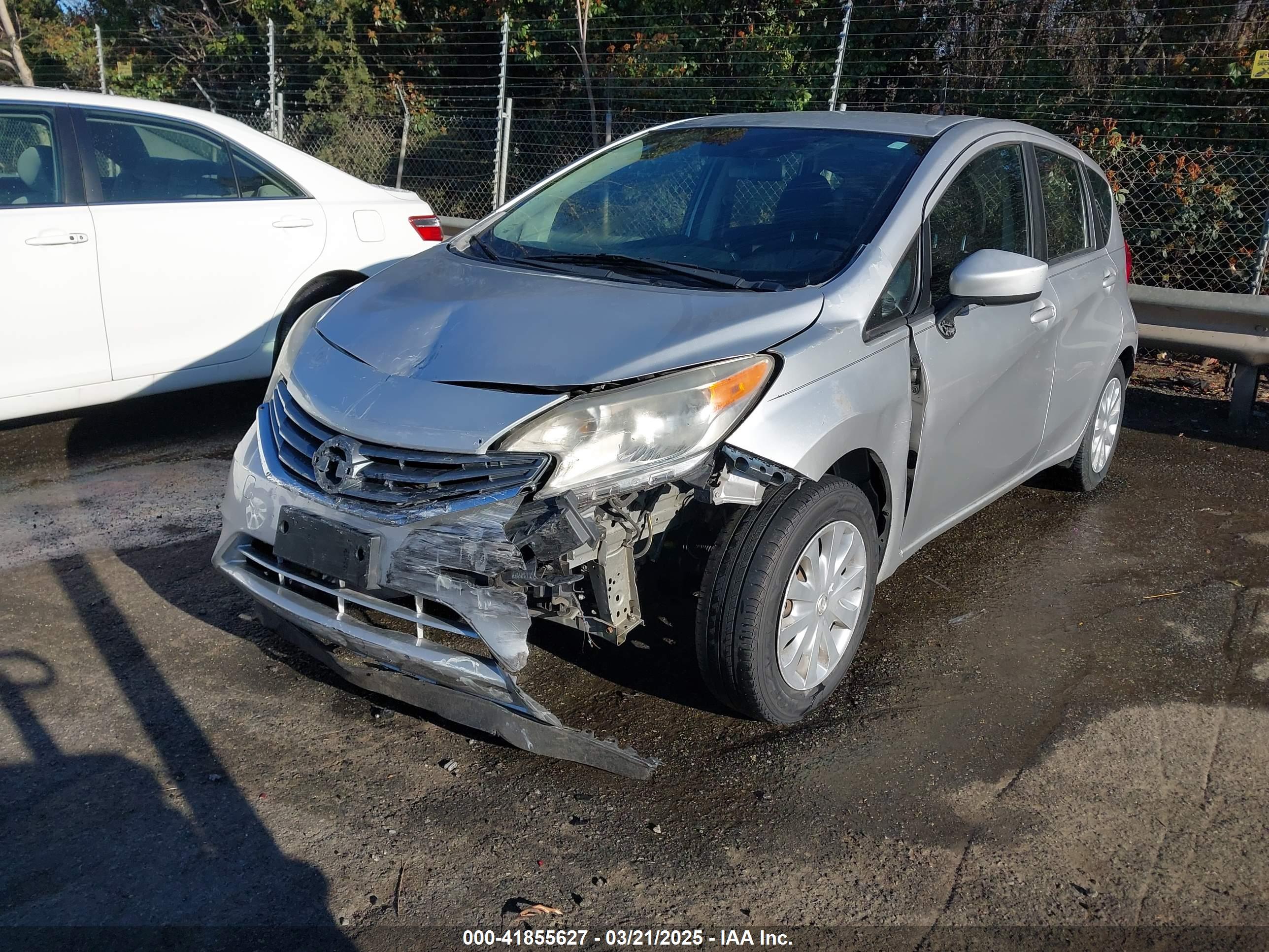 NISSAN VERSA image 2