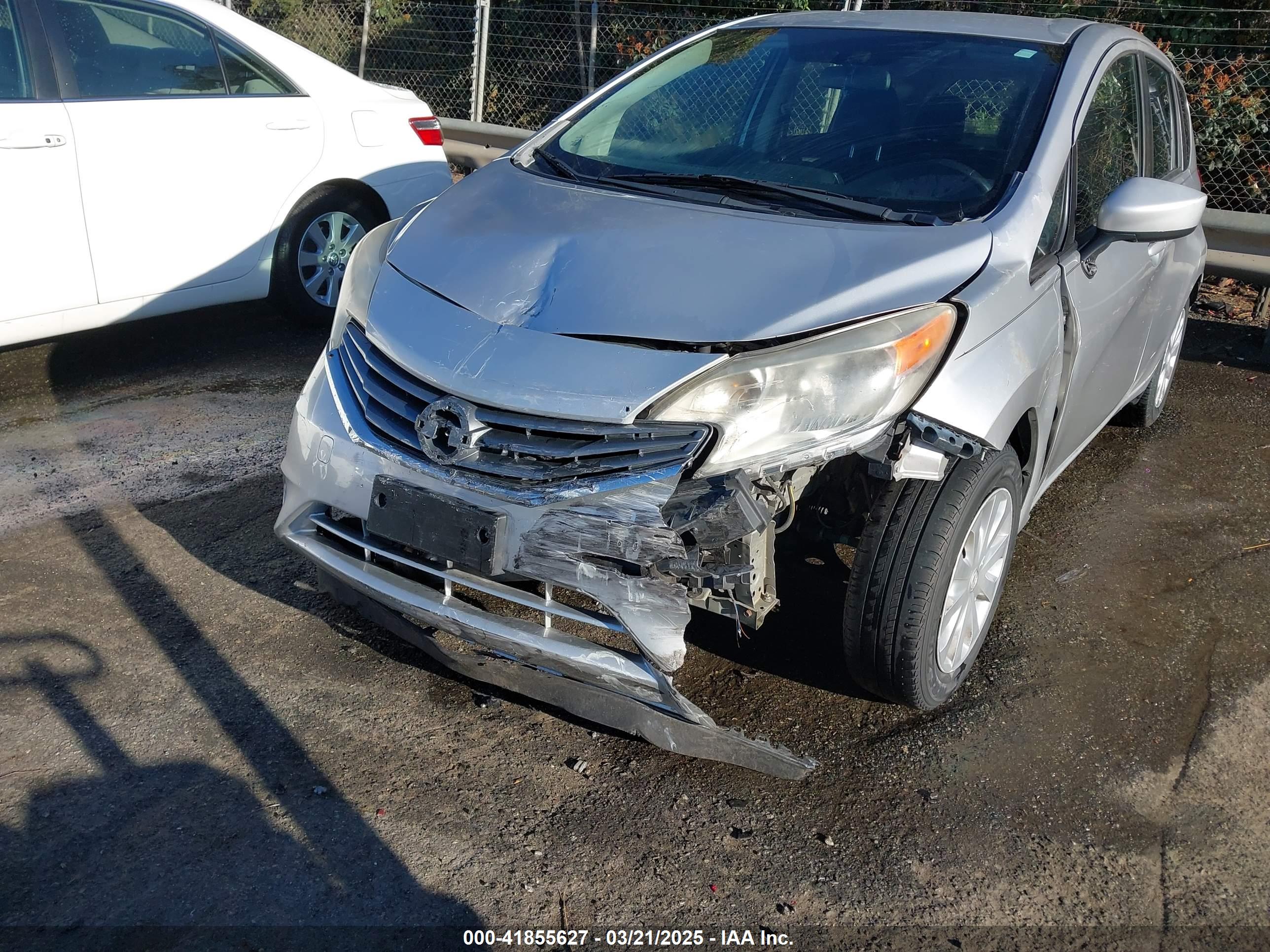 NISSAN VERSA image 6