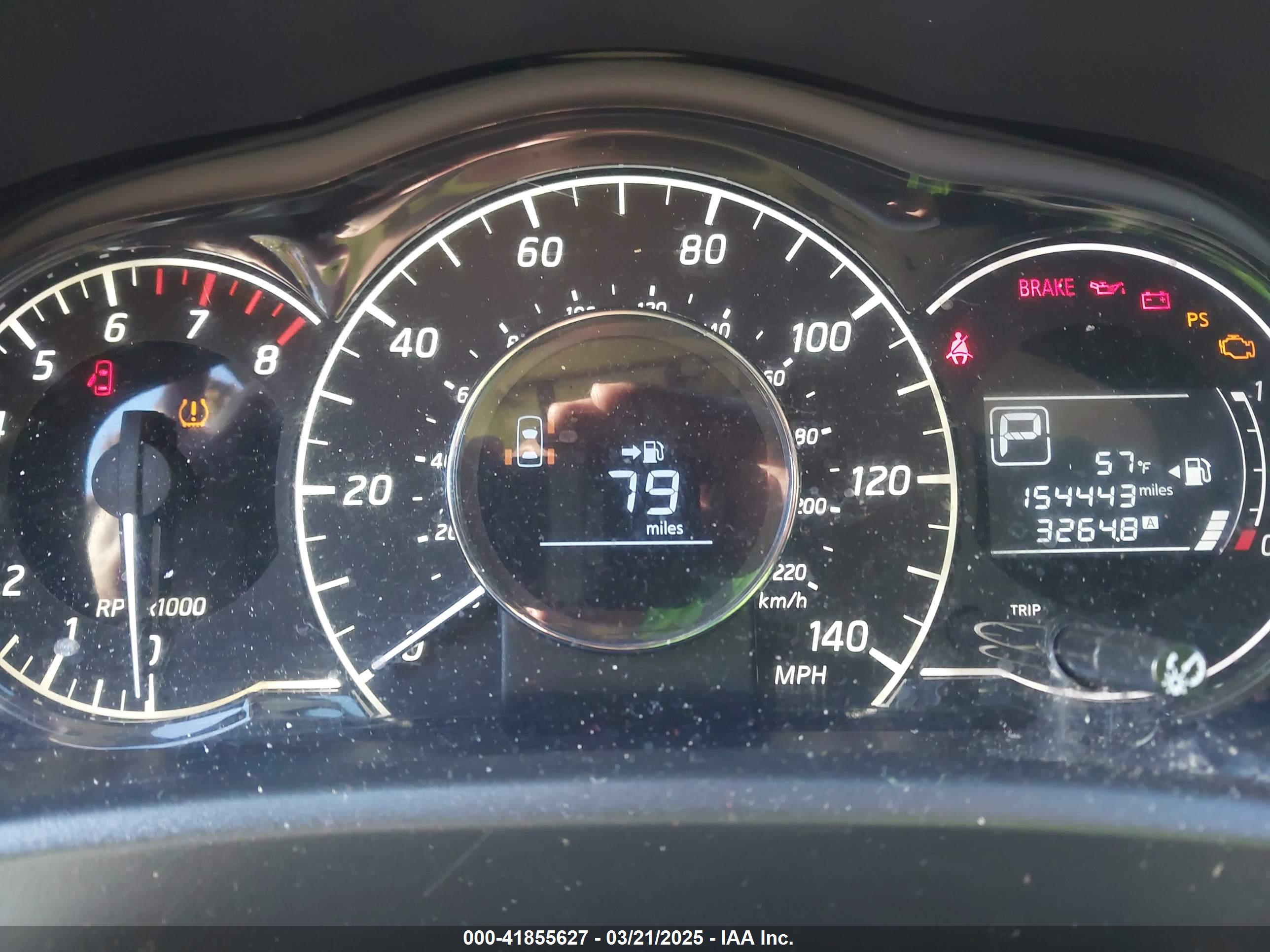 NISSAN VERSA image 7