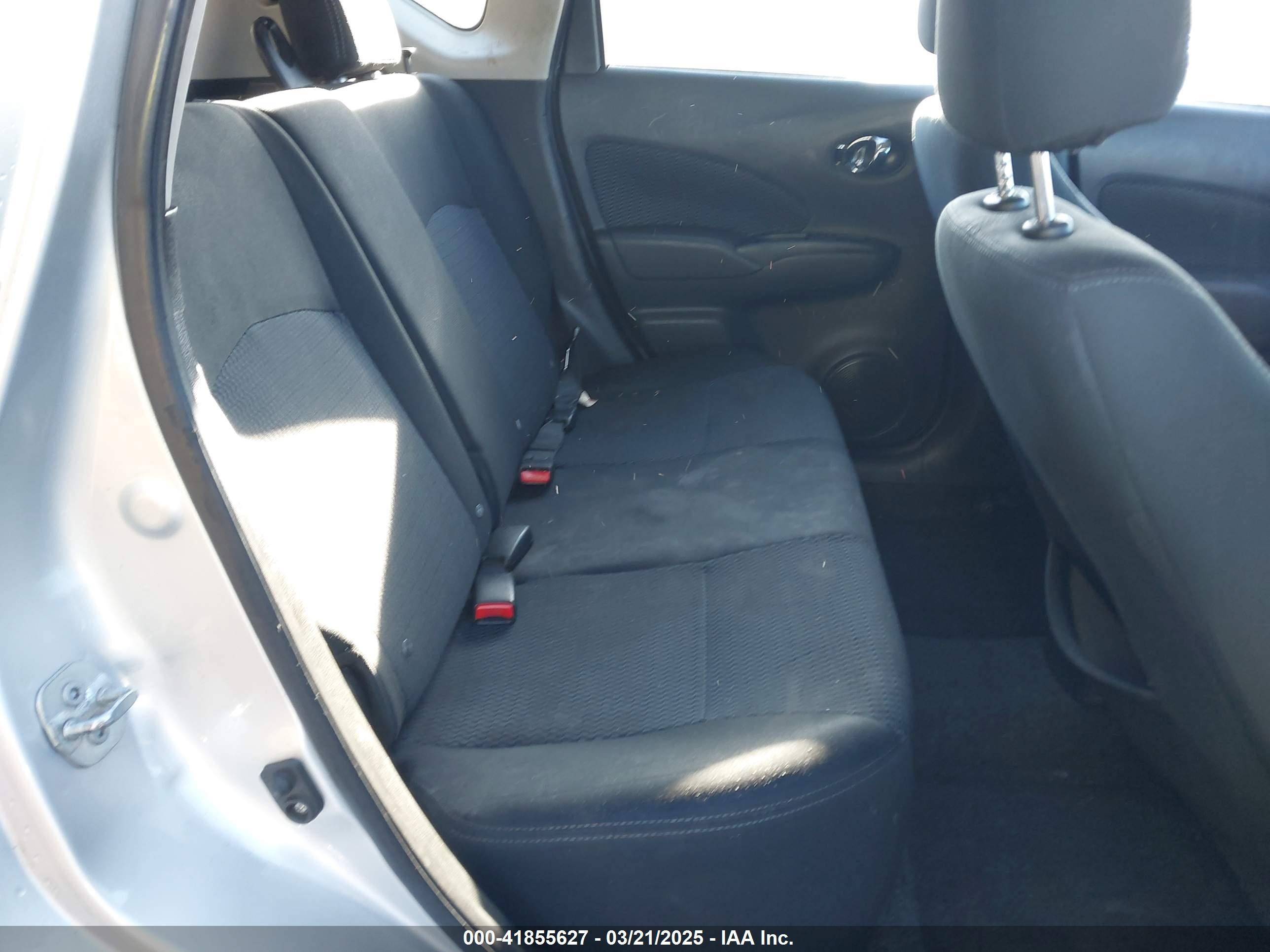 NISSAN VERSA image 8