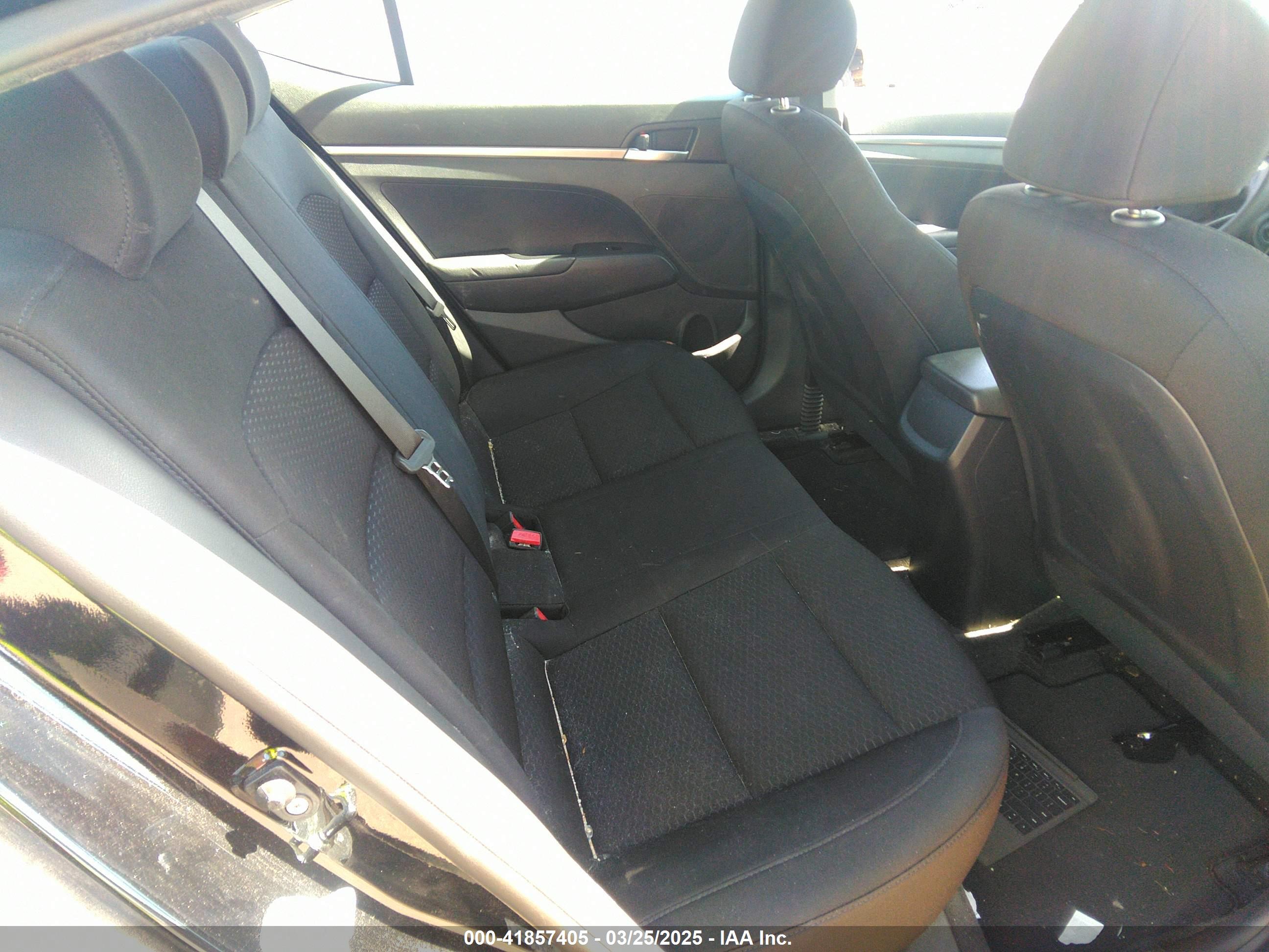HYUNDAI ELANTRA image 8