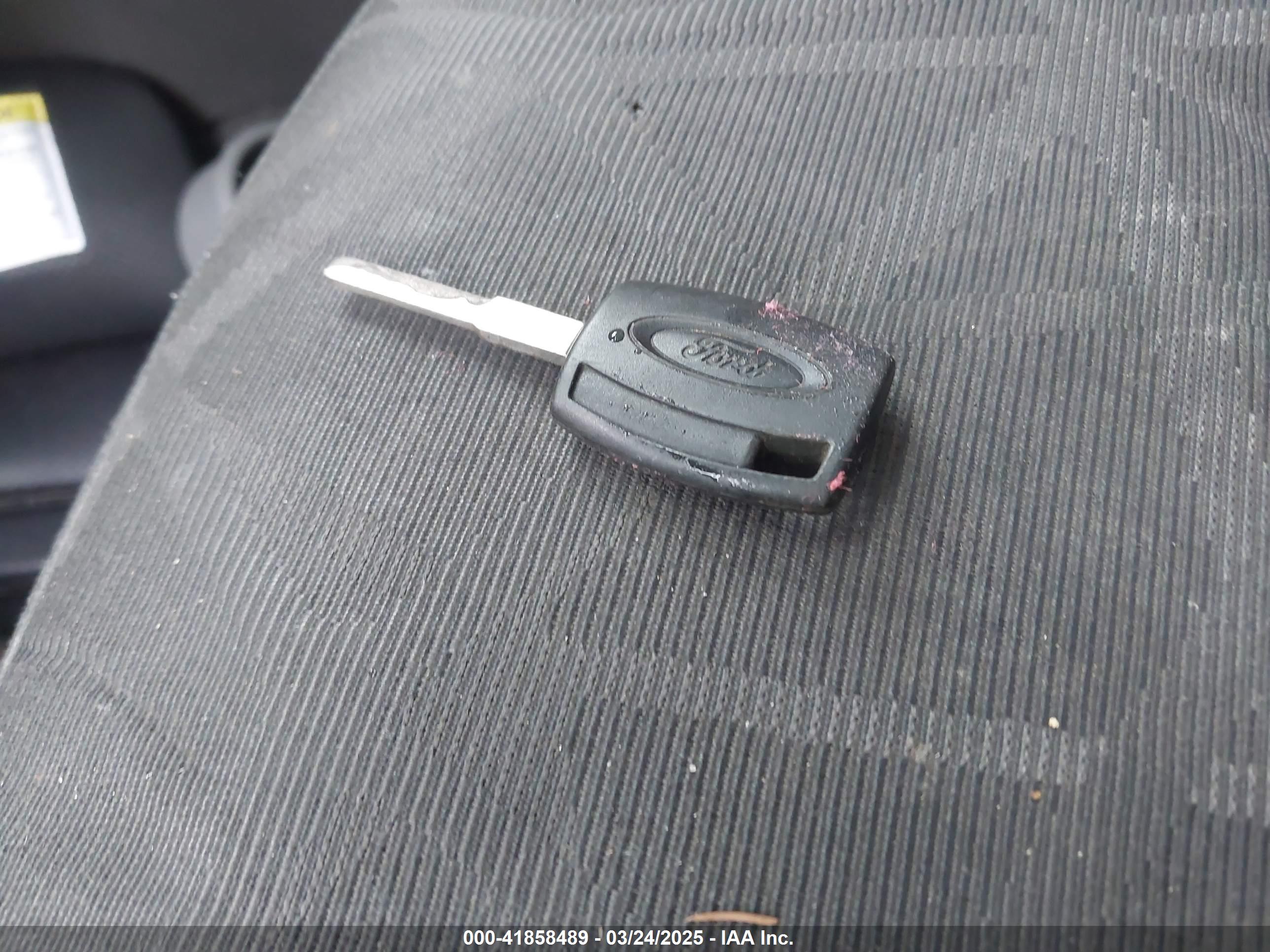 FORD FIESTA image 11