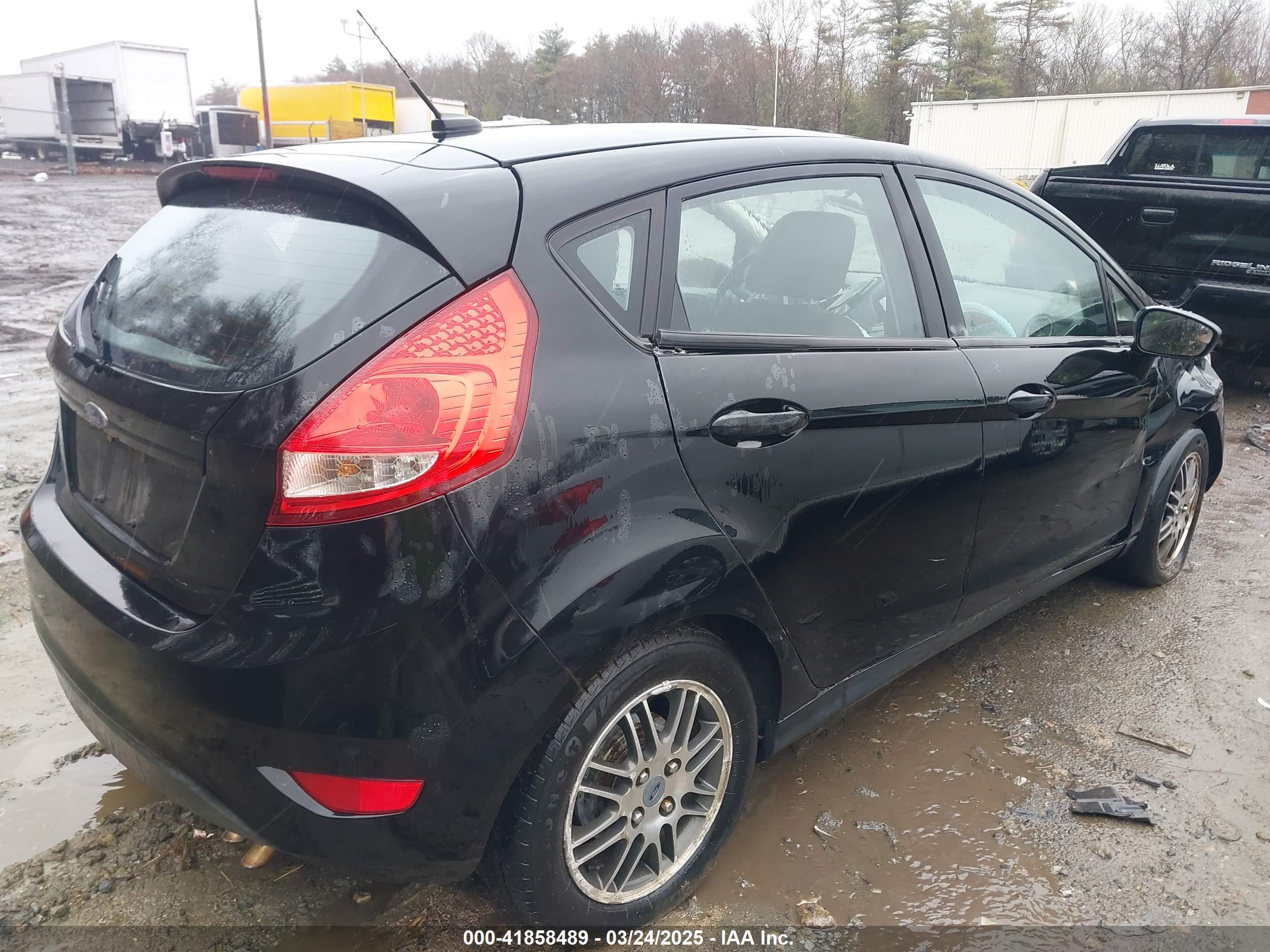 FORD FIESTA image 4