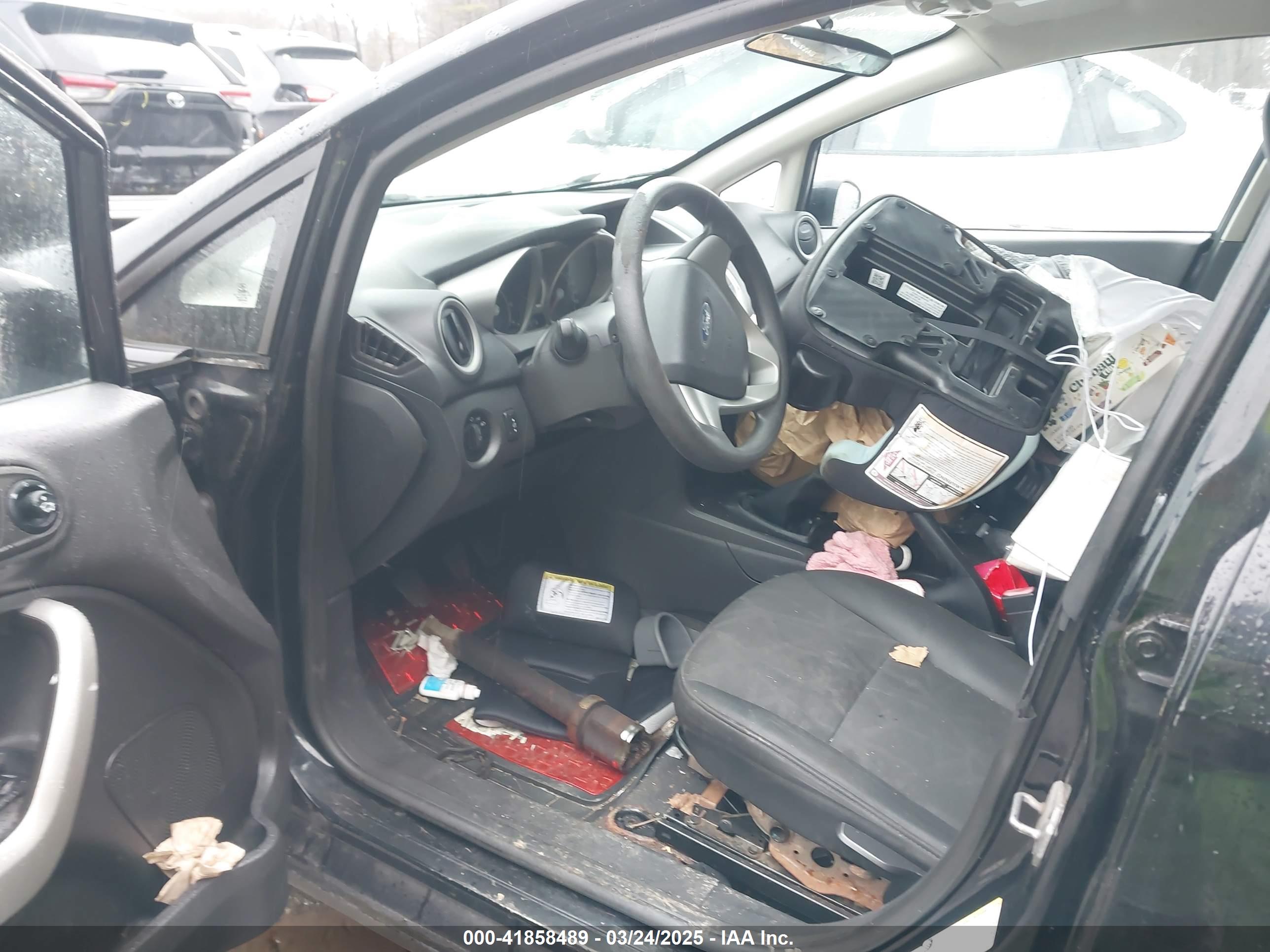 FORD FIESTA image 5