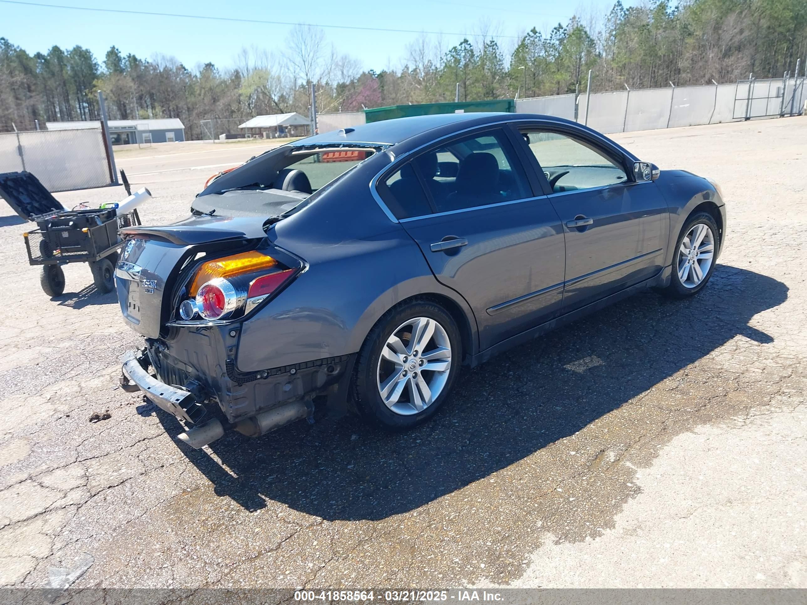 NISSAN ALTIMA image 4