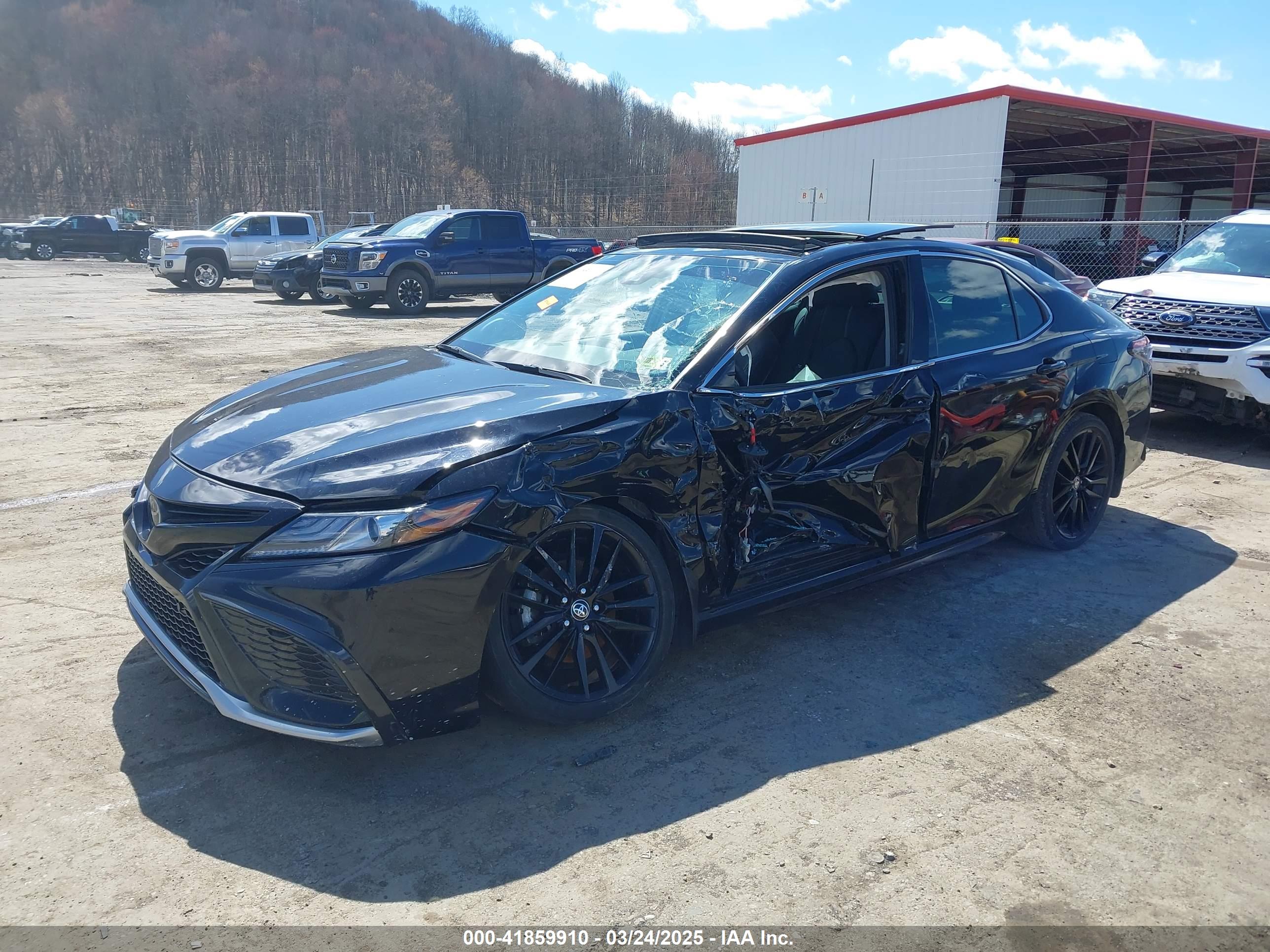 TOYOTA CAMRY image 2