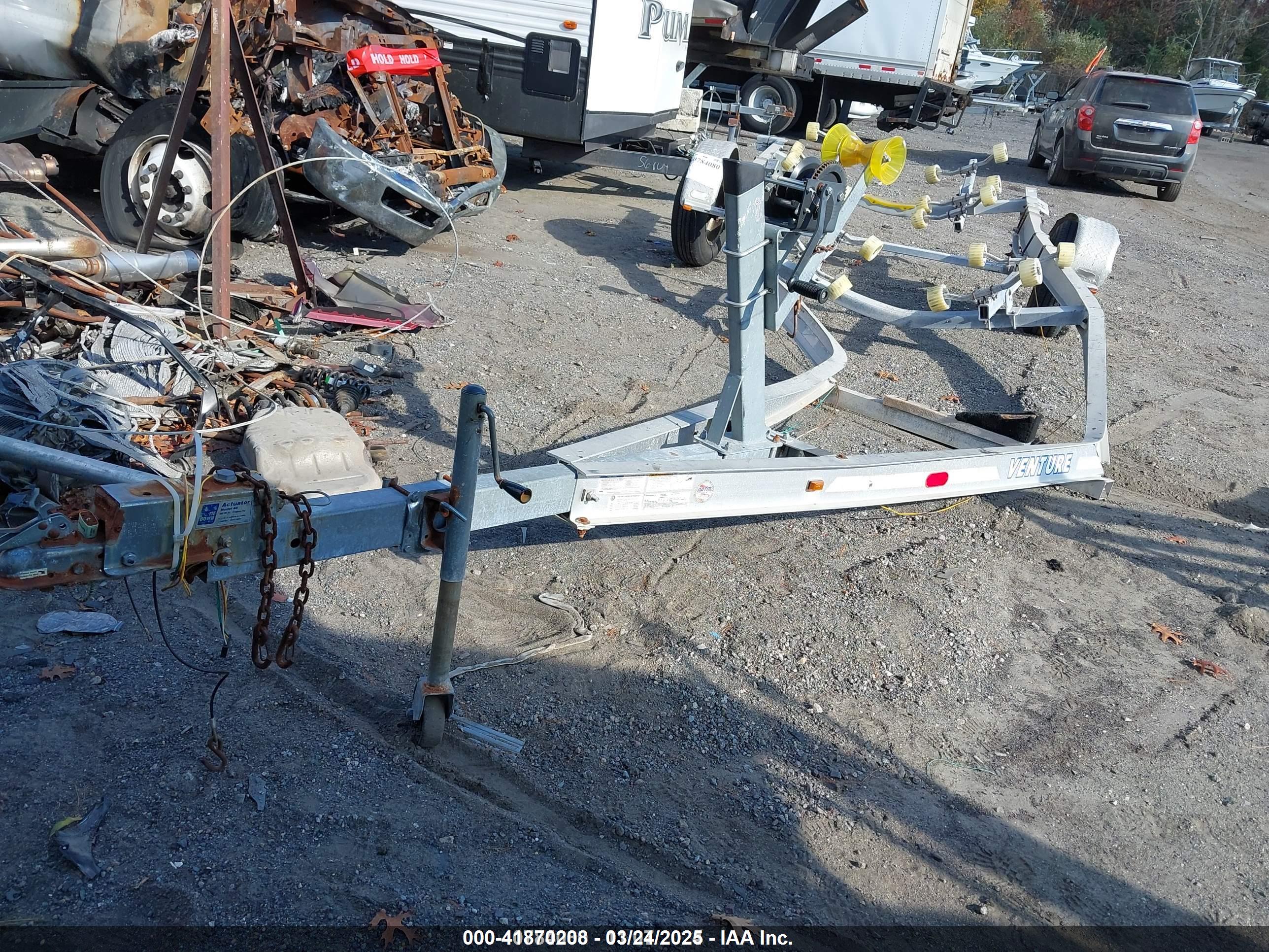 VENTURE BOAT image 2