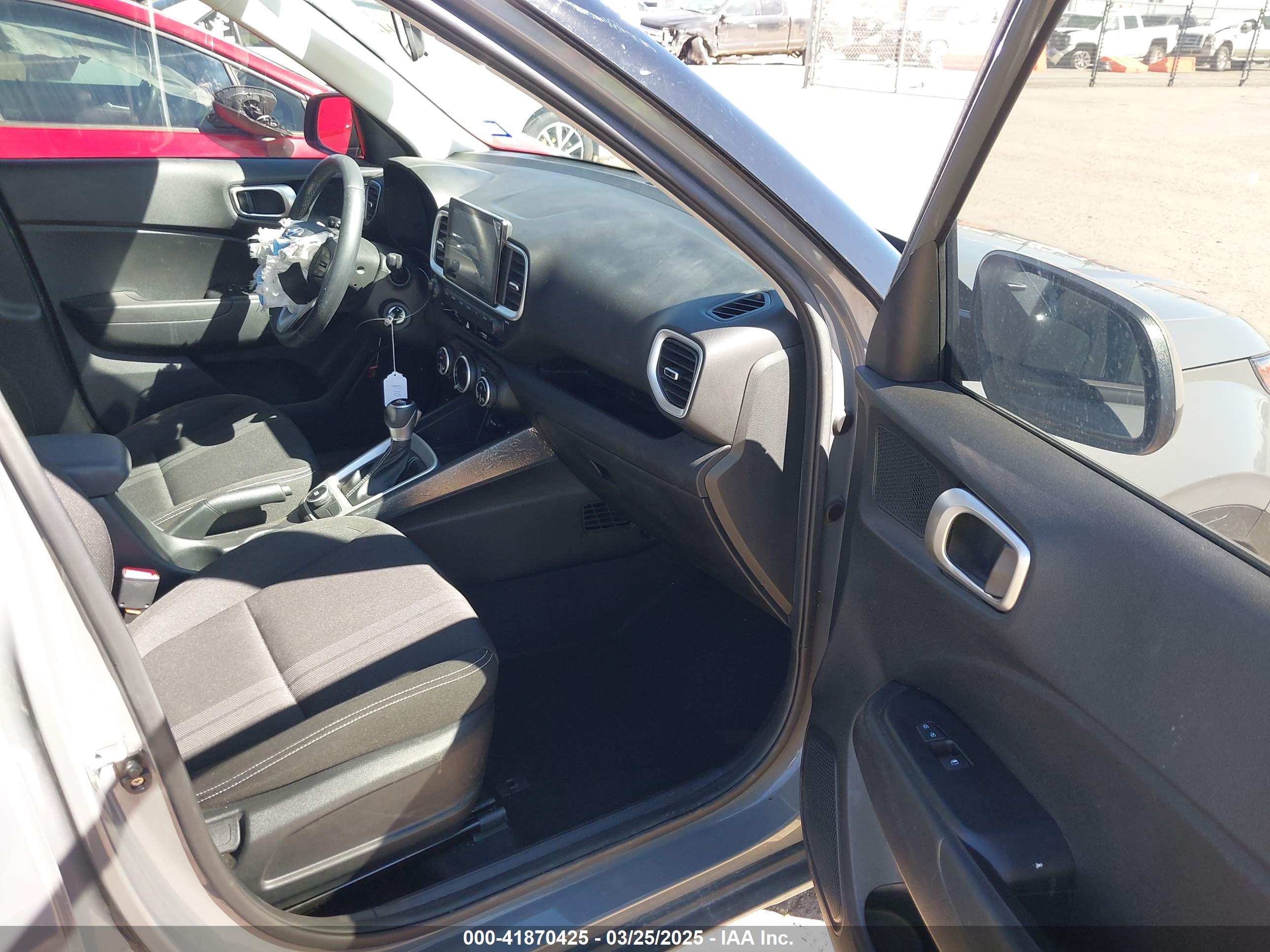 HYUNDAI VENUE image 5