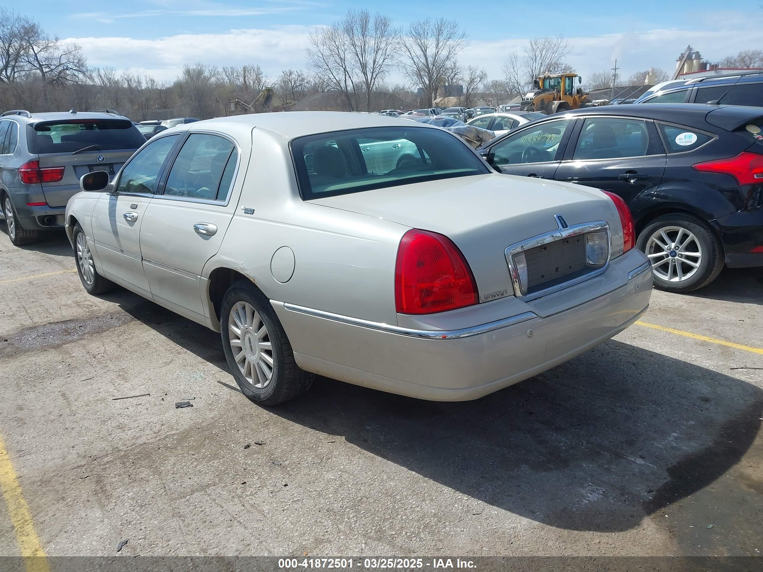 LINCOLN TOWN image 3