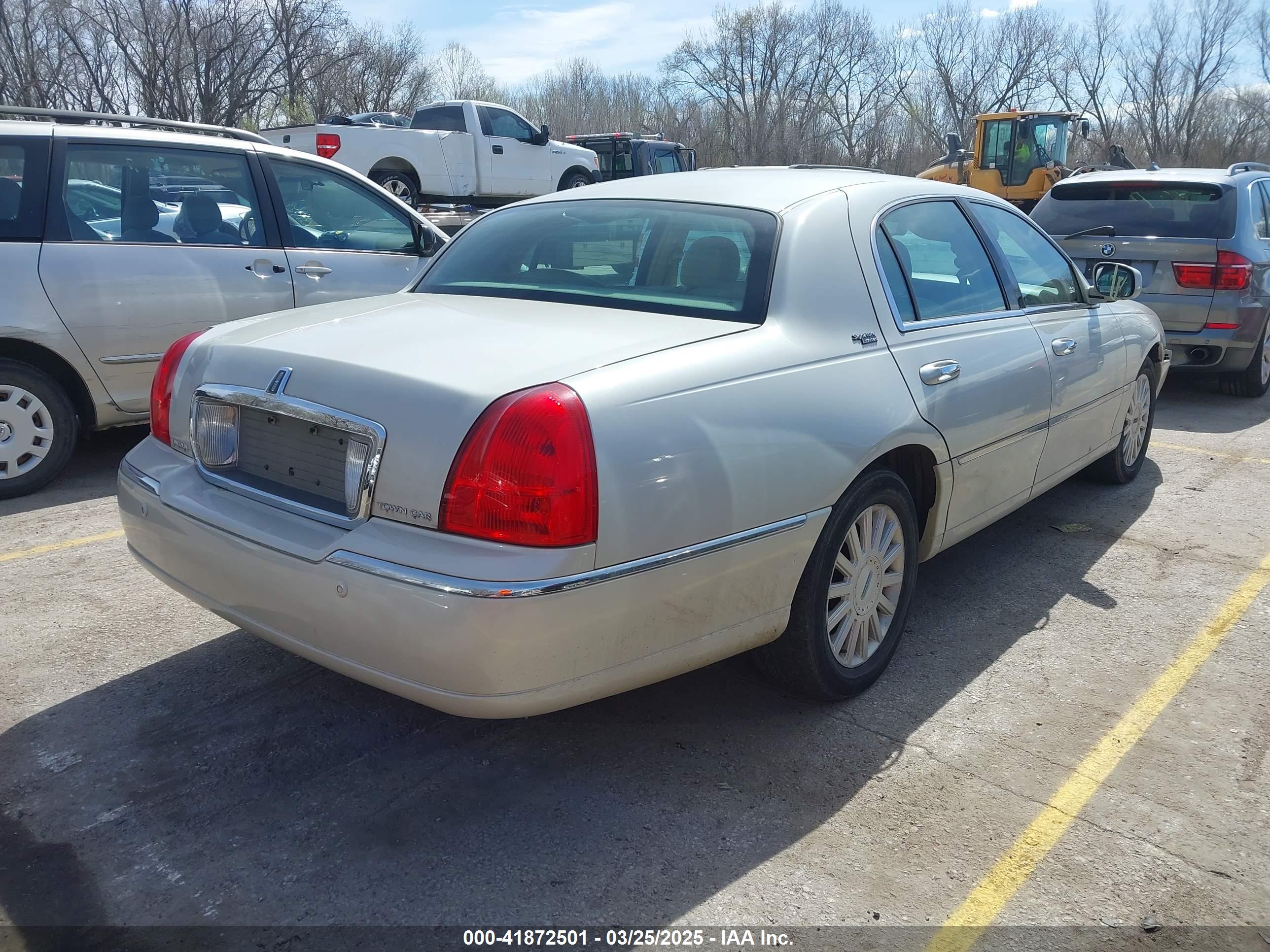 LINCOLN TOWN image 4