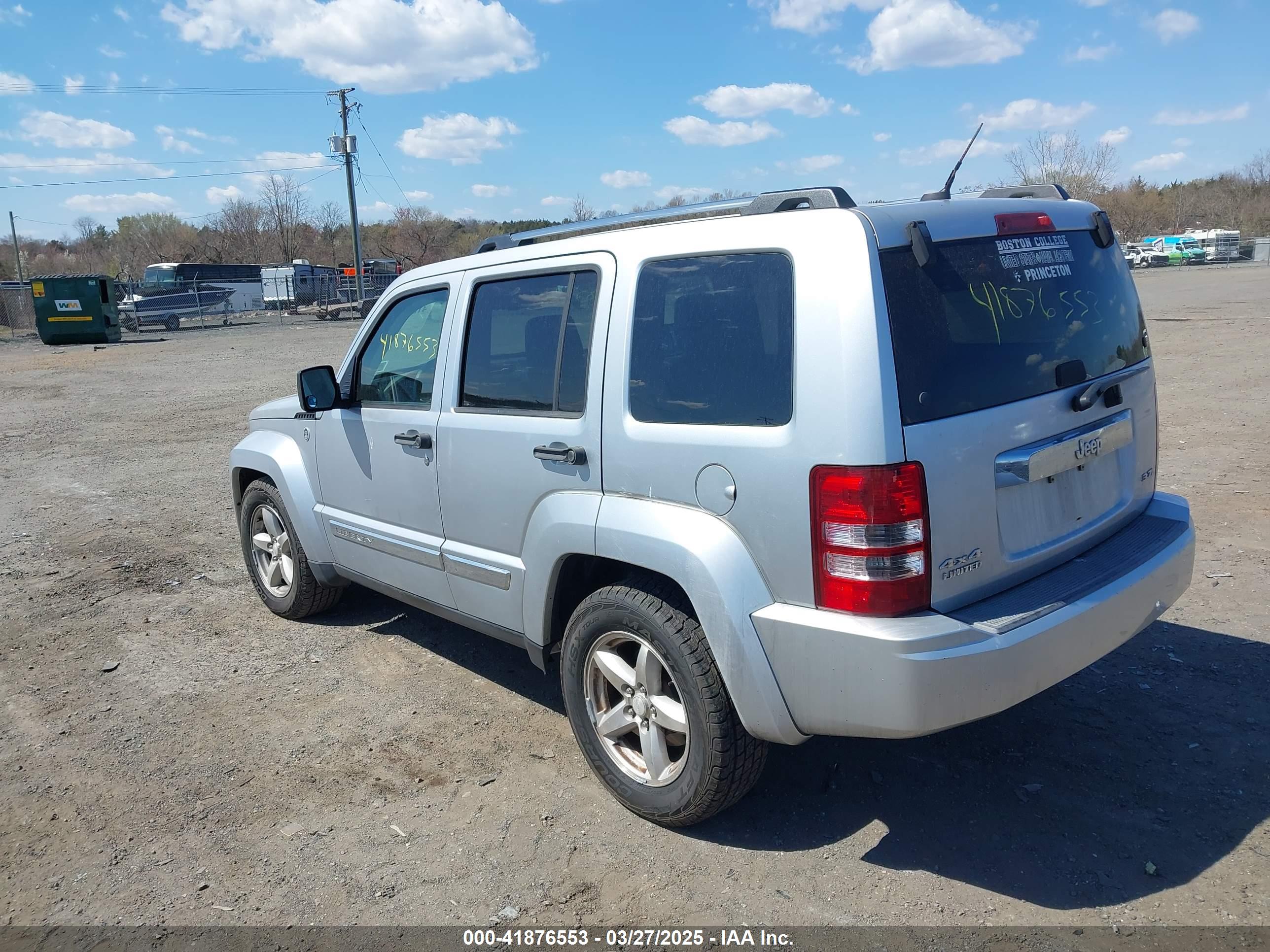JEEP LIBERTY image 3