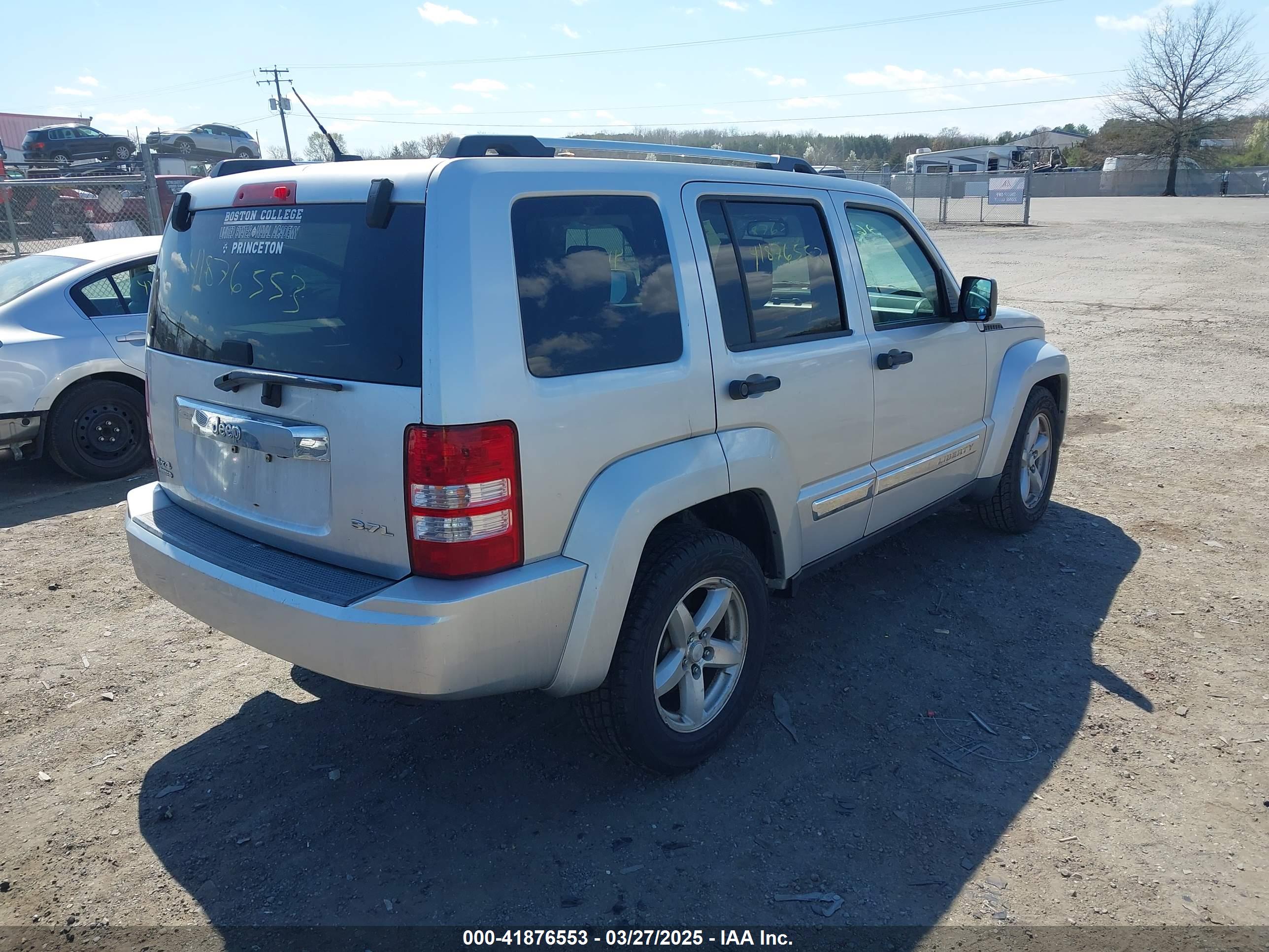 JEEP LIBERTY image 4