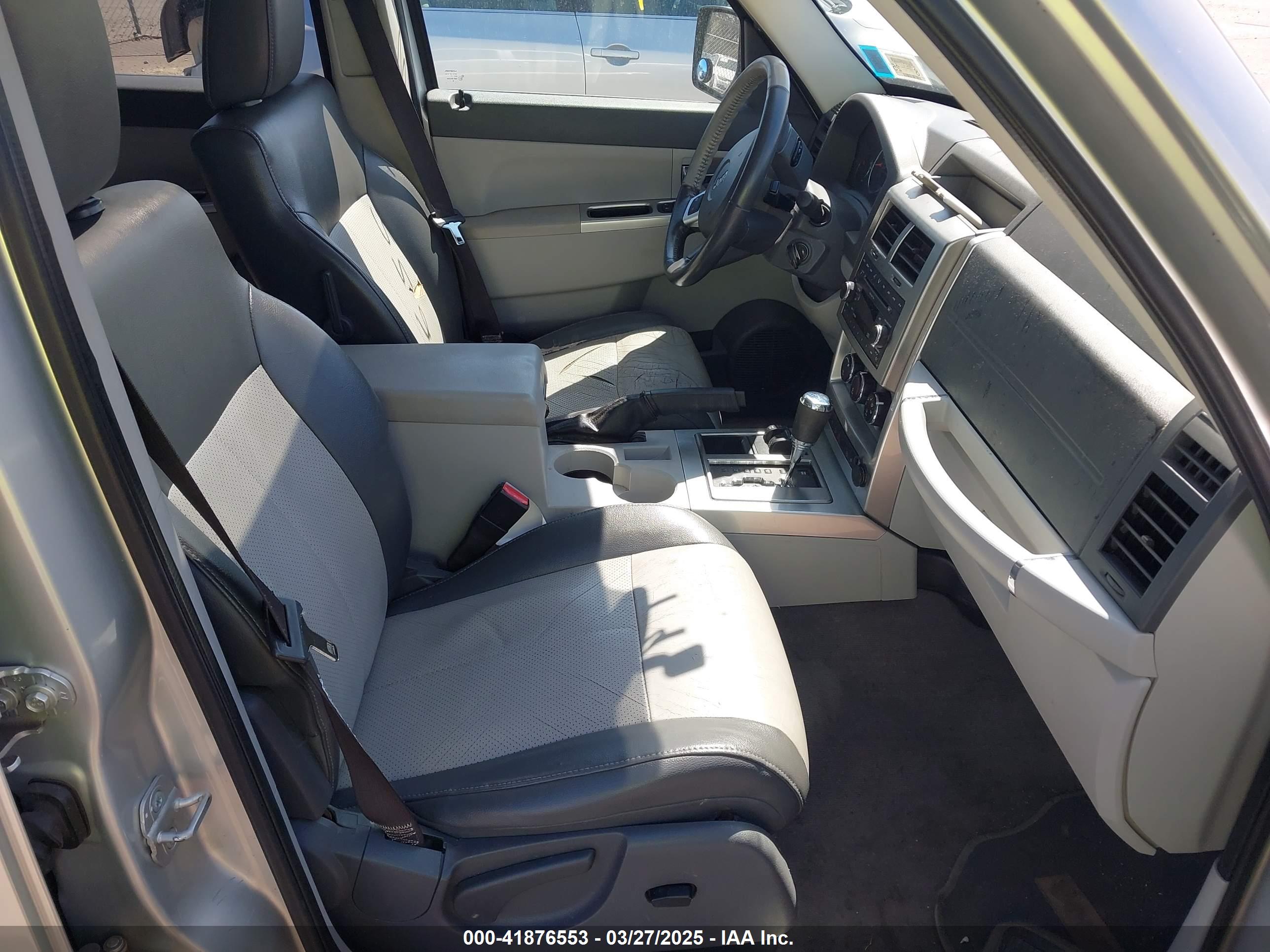 JEEP LIBERTY image 5