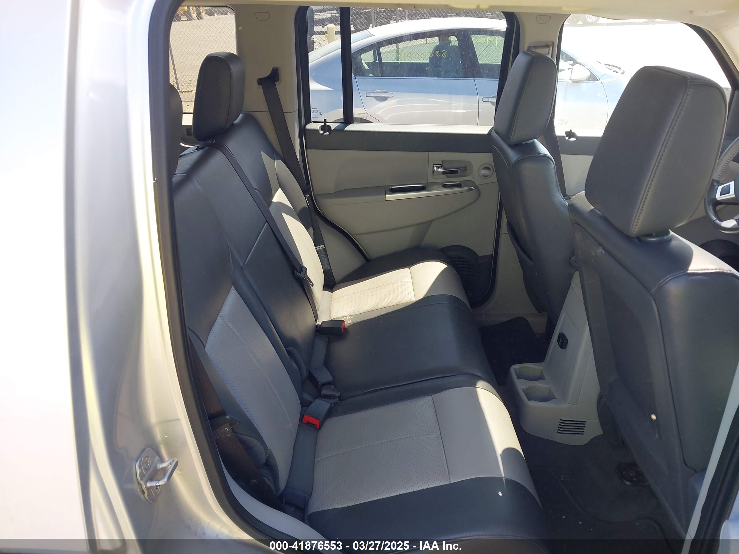 JEEP LIBERTY image 8