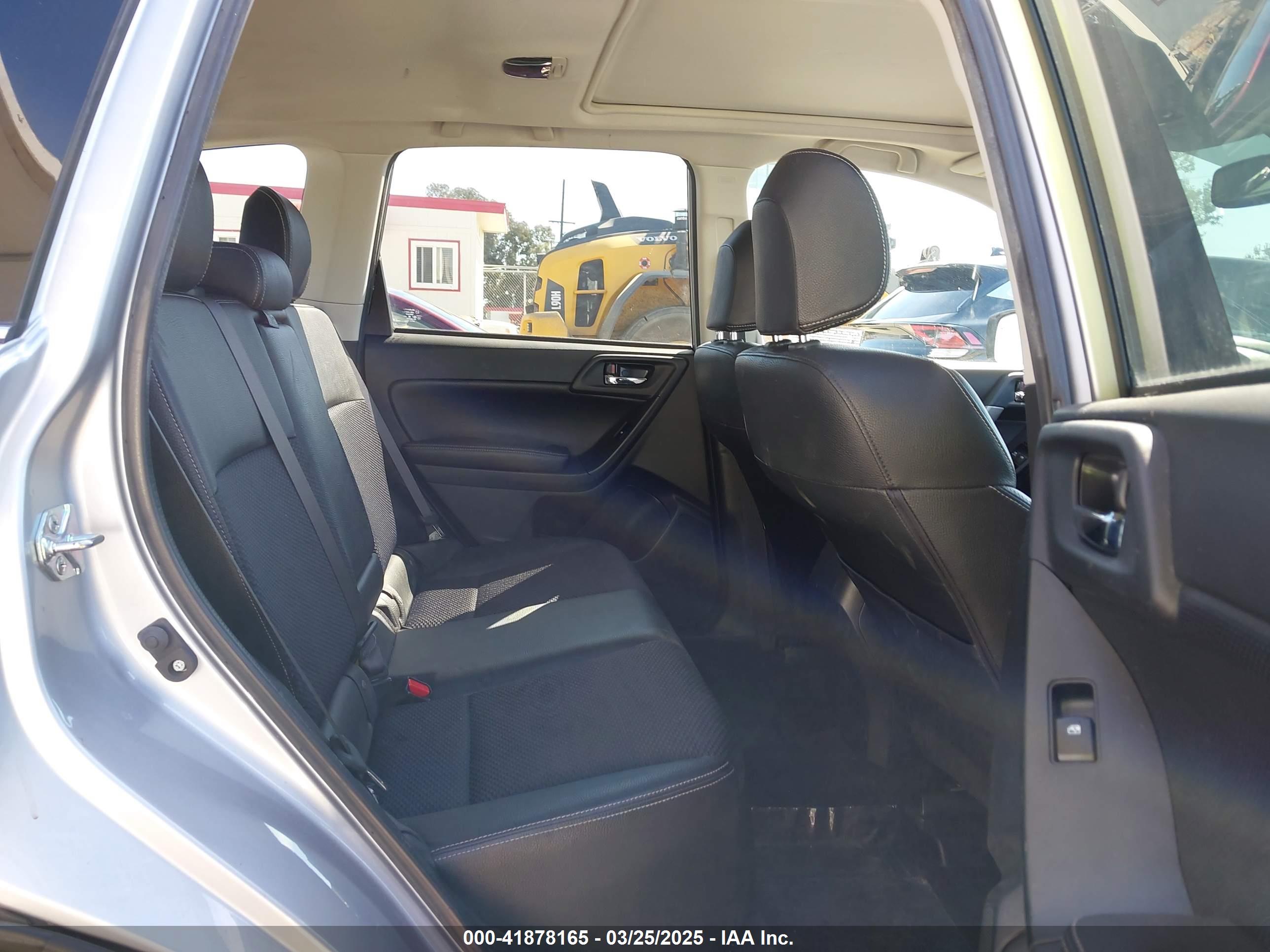 SUBARU FORESTER image 8