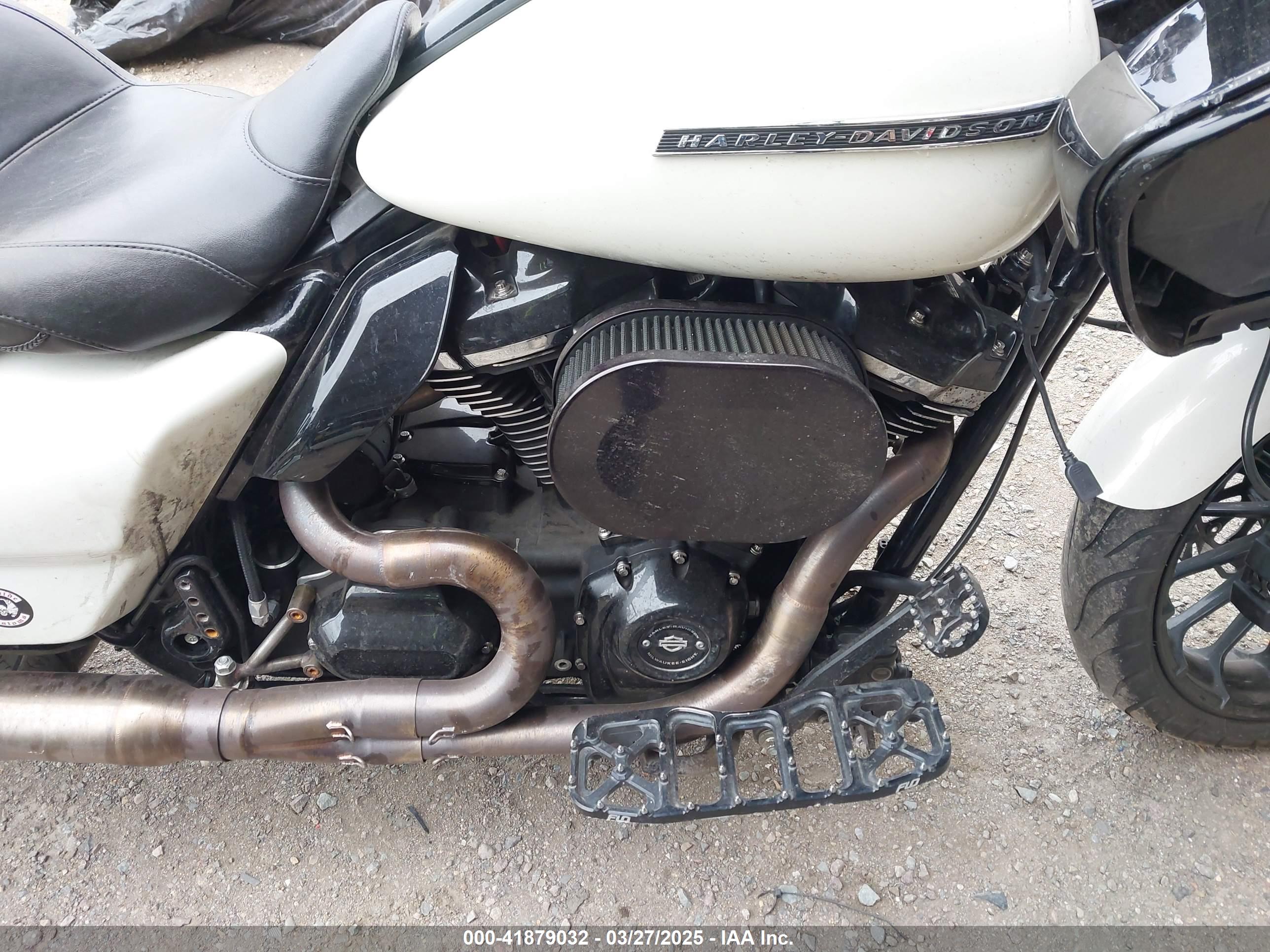 HARLEY-DAVIDSON FLTRXS image 8