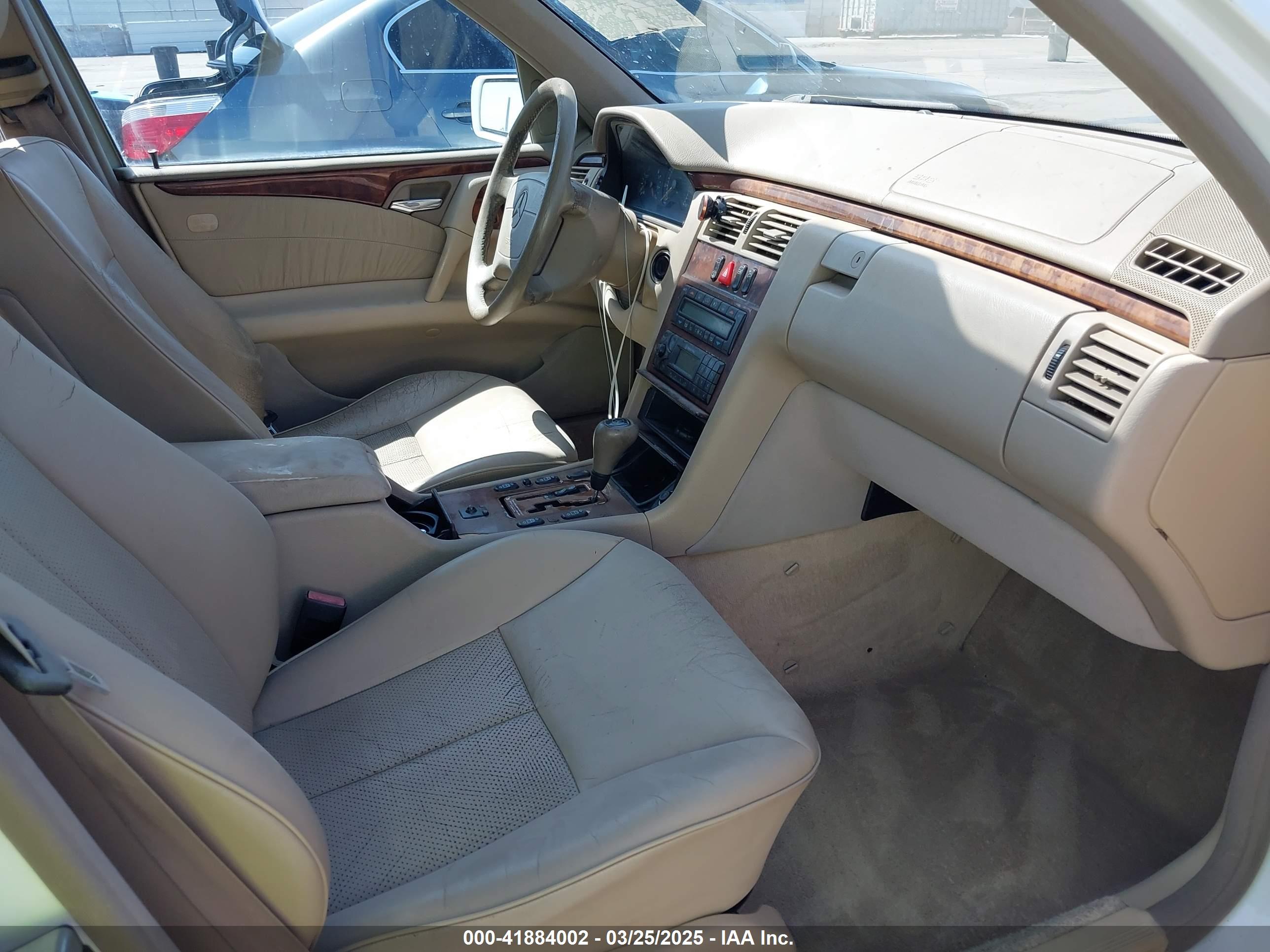 MERCEDES-BENZ E image 5
