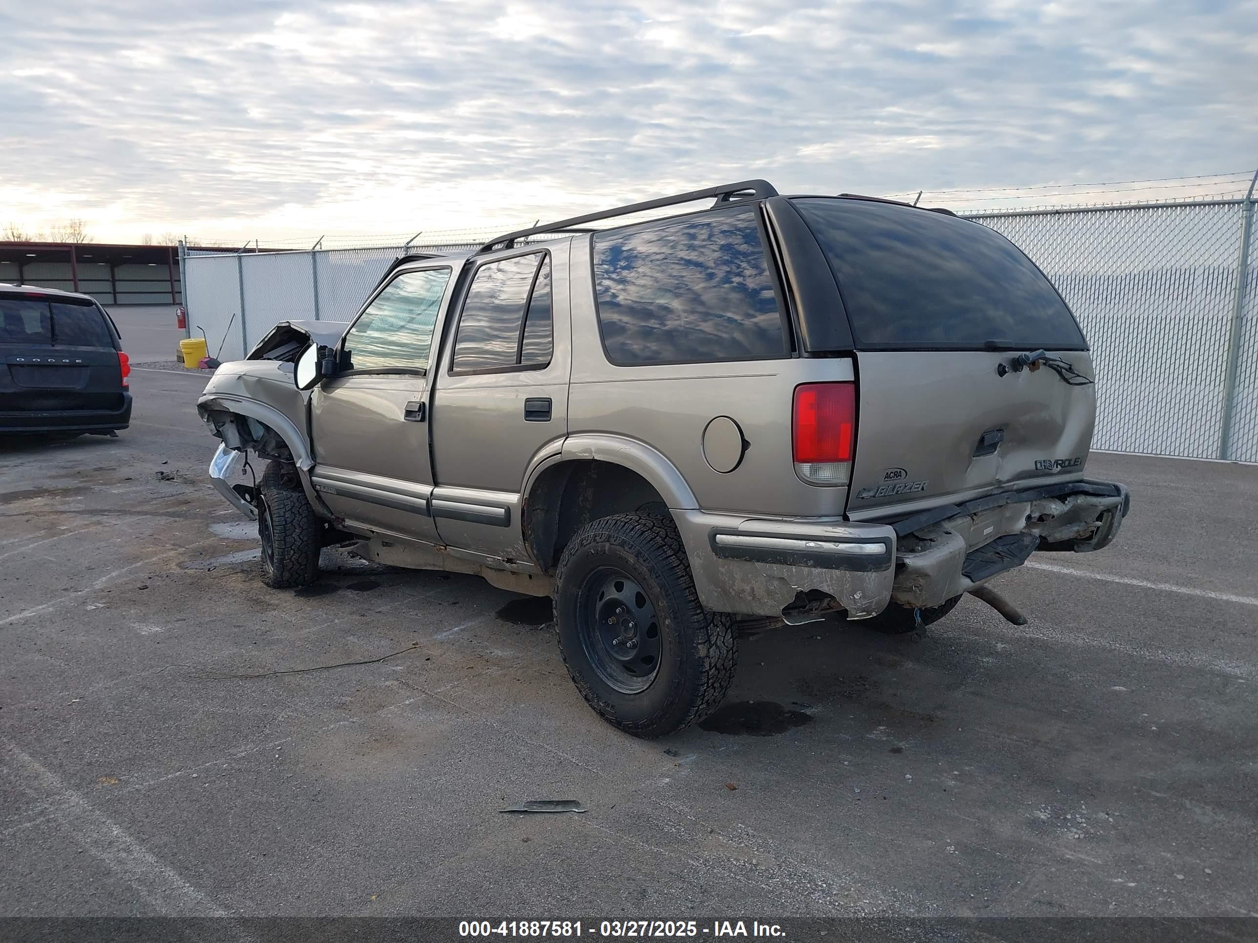 CHEVROLET BLAZER image 3
