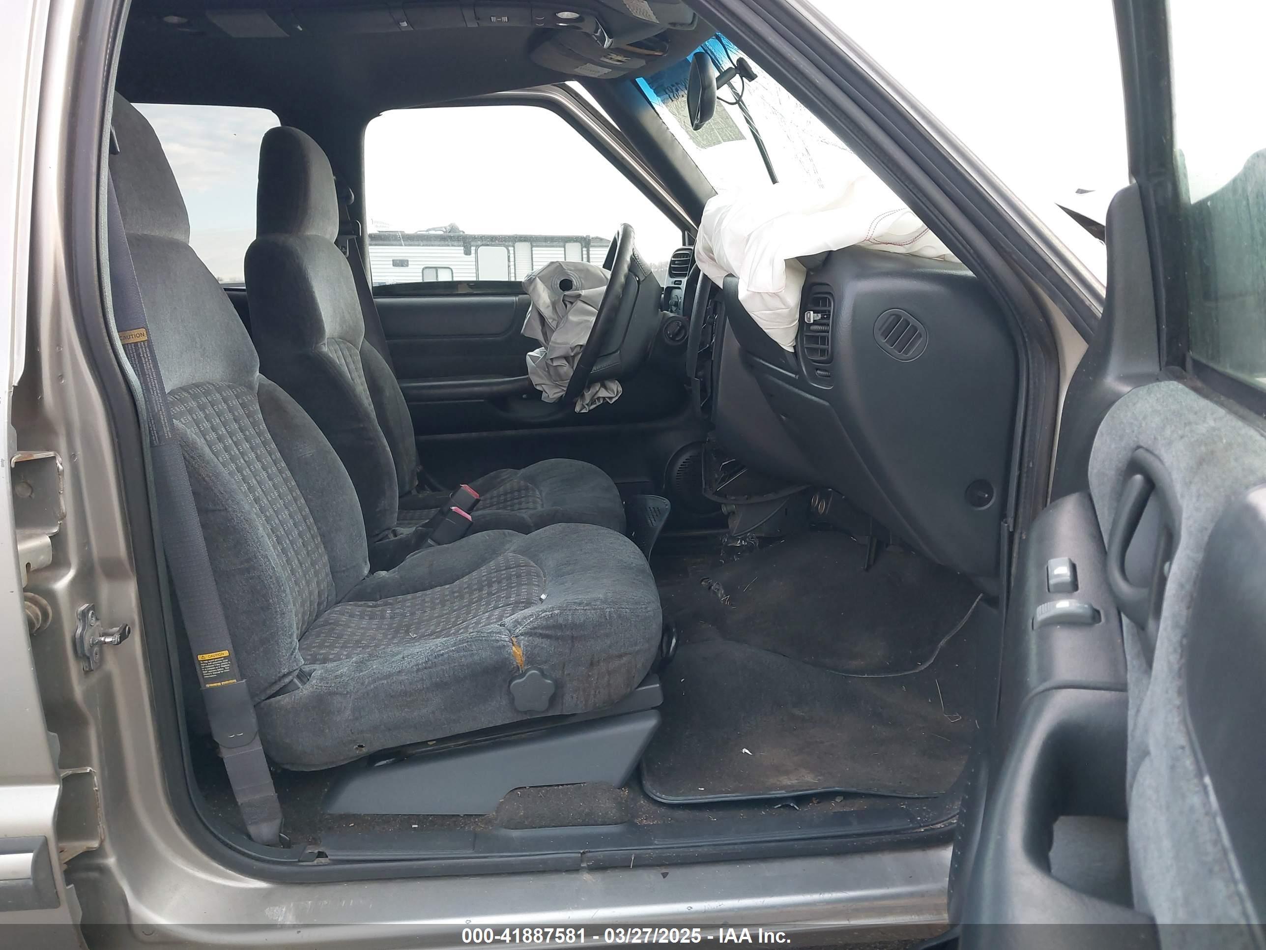 CHEVROLET BLAZER image 5