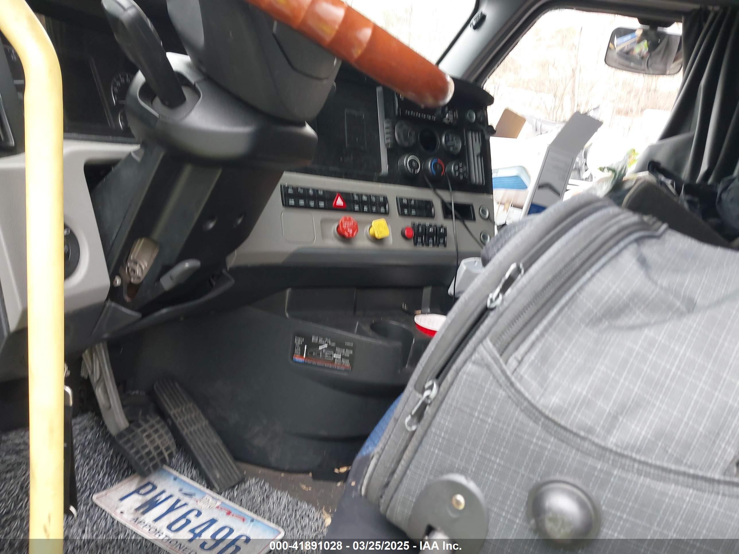 FREIGHTLINER NEW image 7