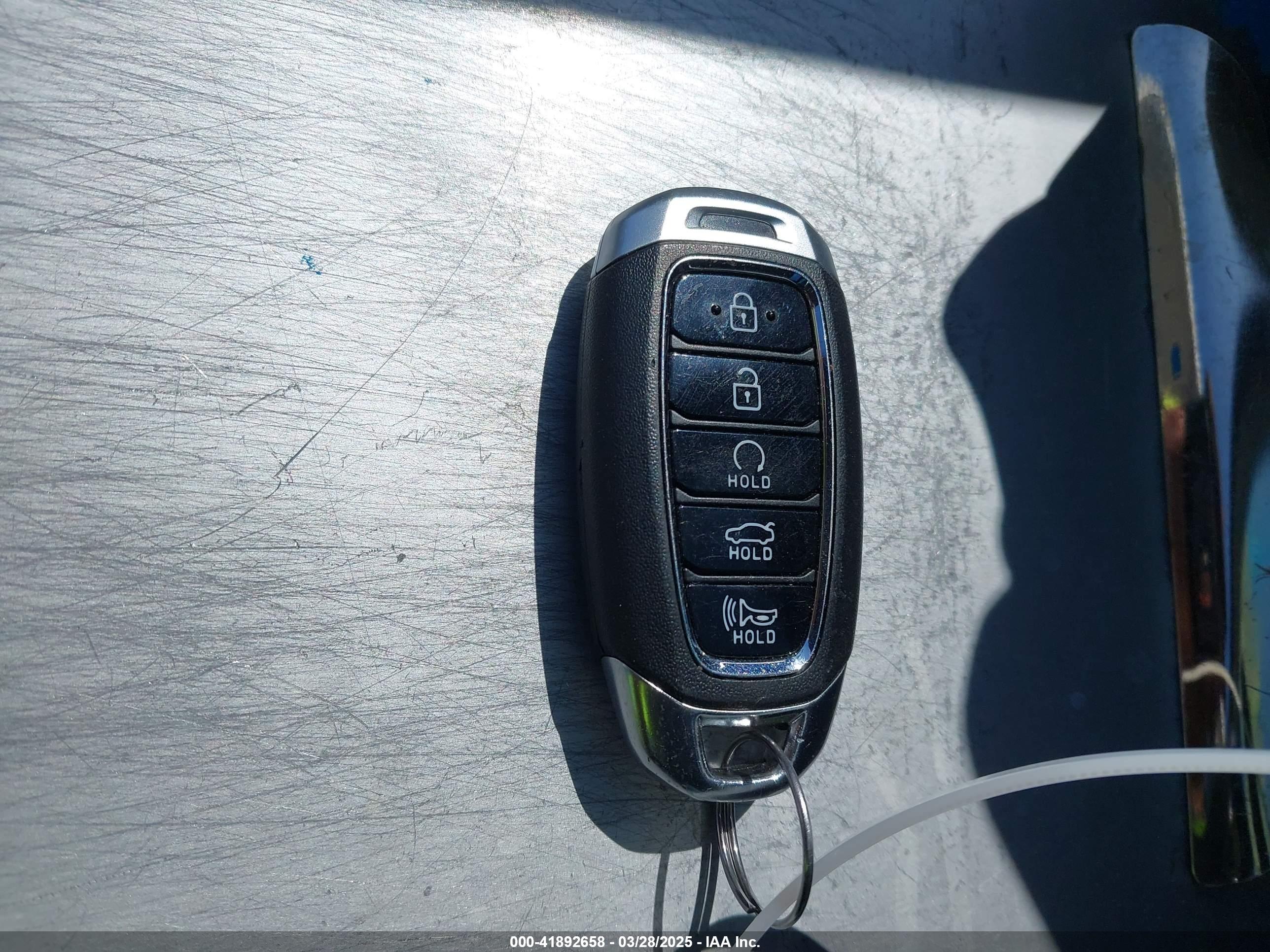 HYUNDAI ELANTRA image 11