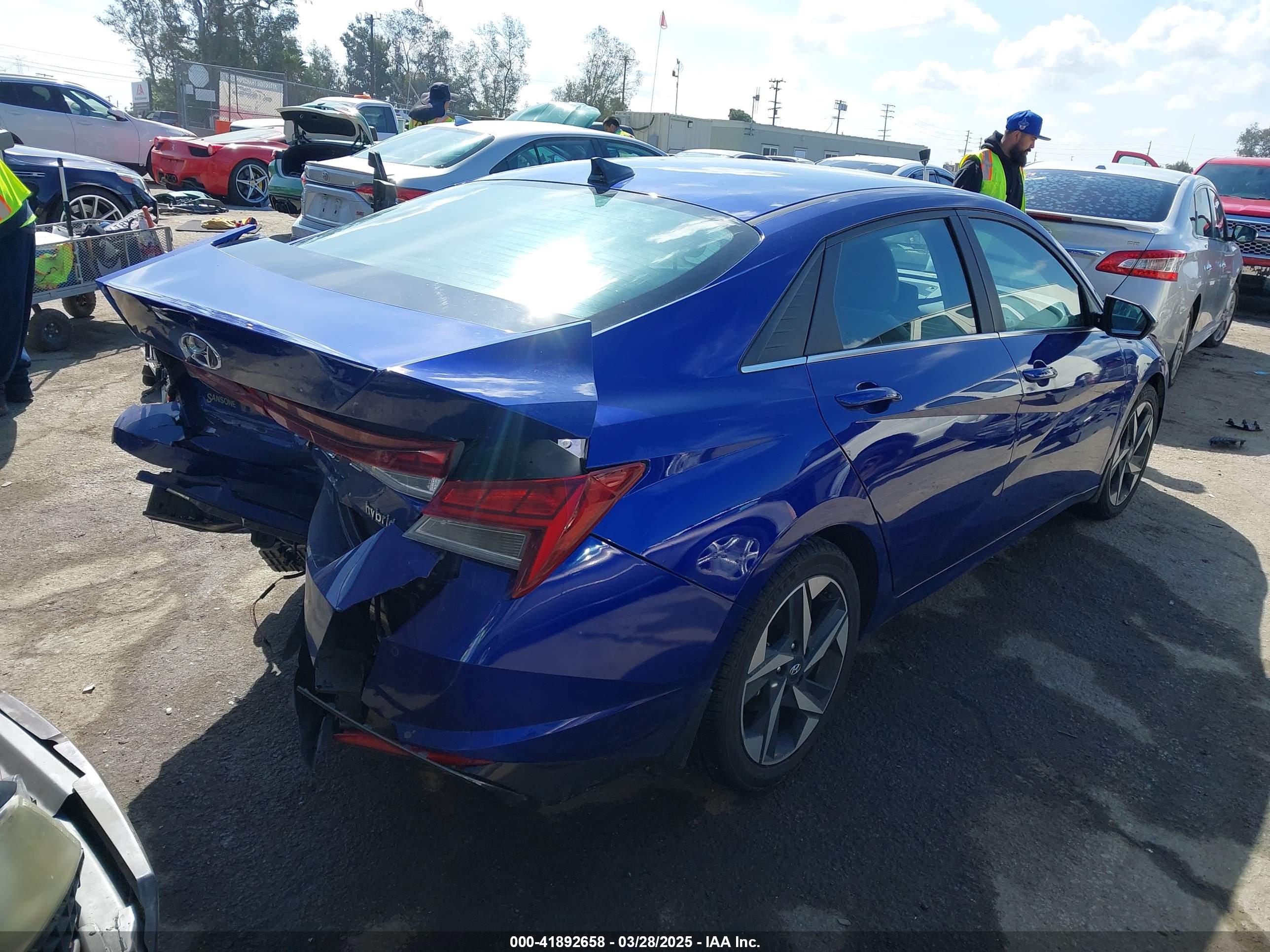 HYUNDAI ELANTRA image 4