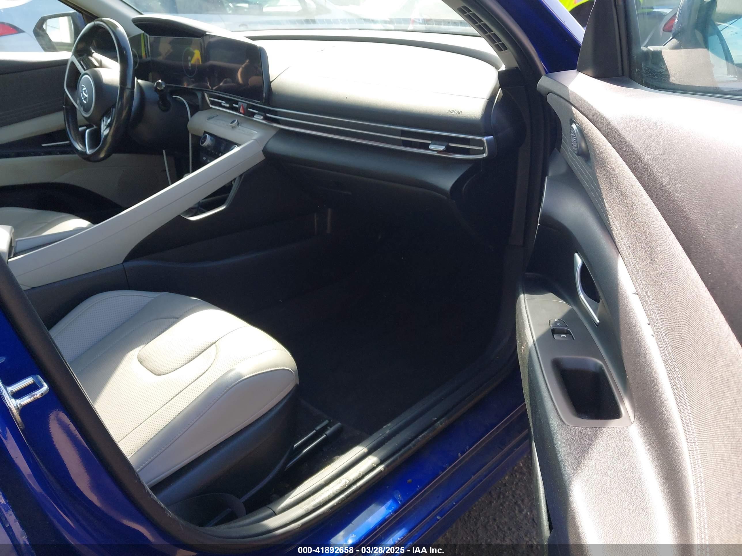 HYUNDAI ELANTRA image 5