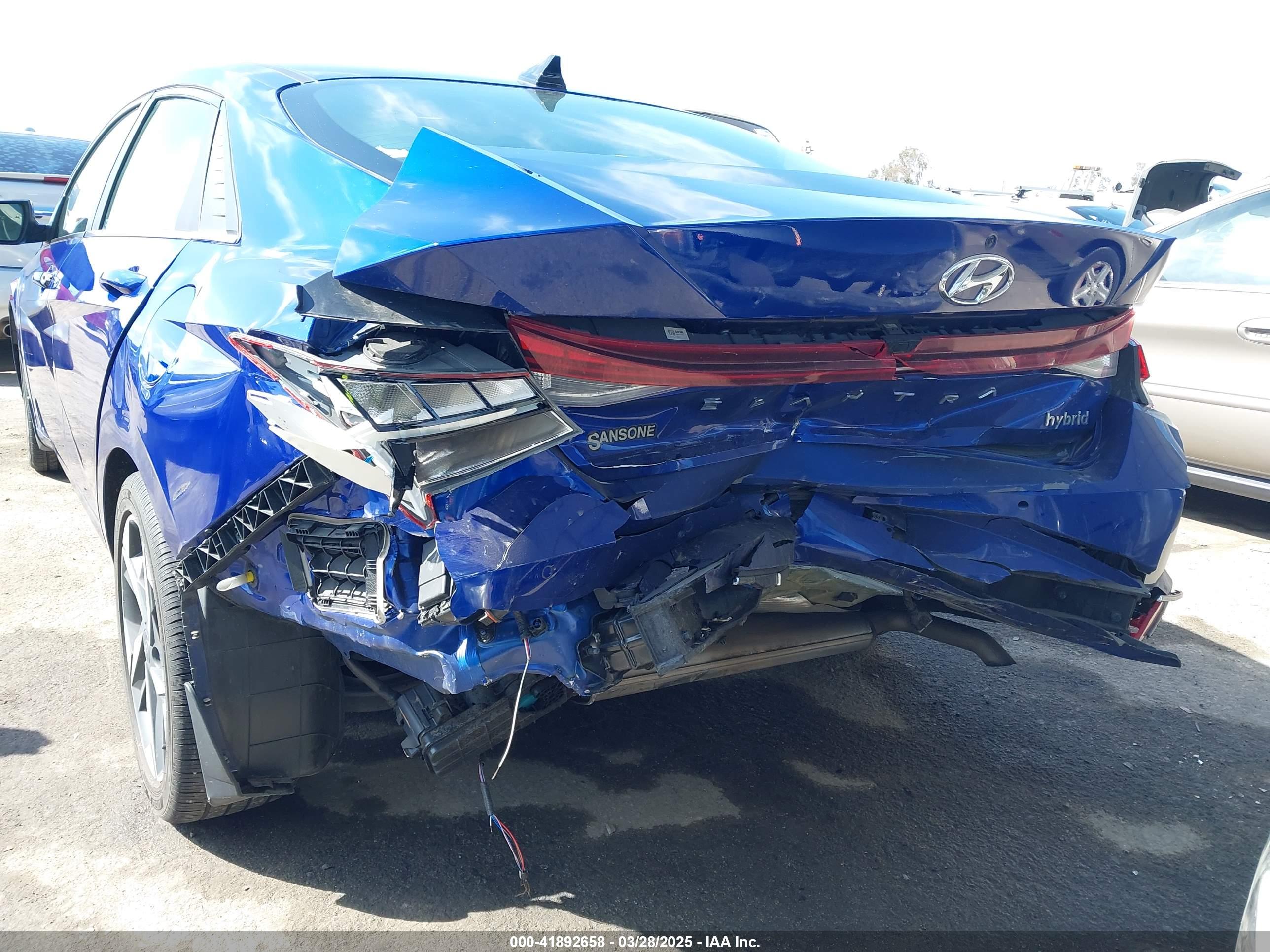 HYUNDAI ELANTRA image 6