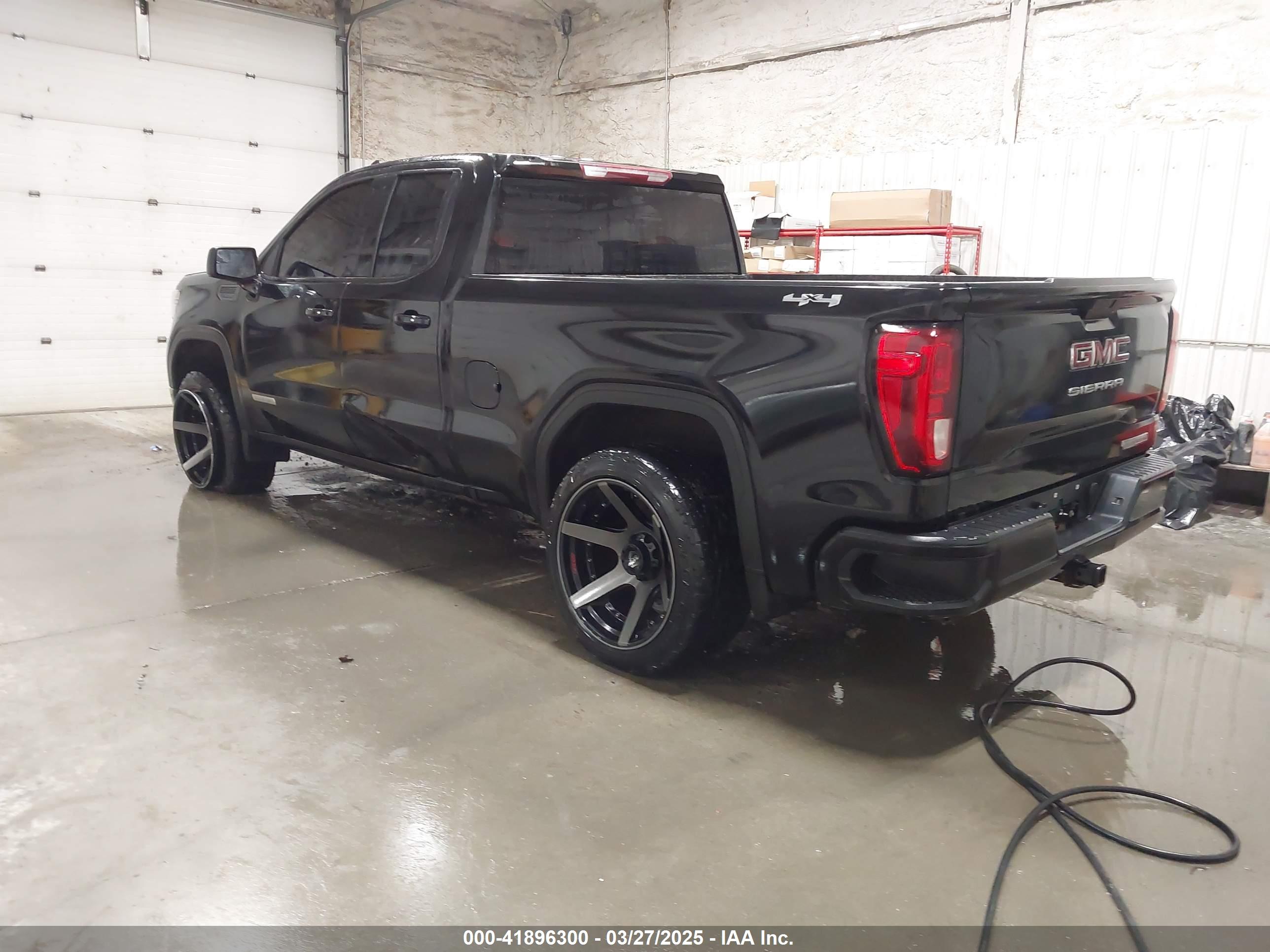 GMC SIERRA image 3