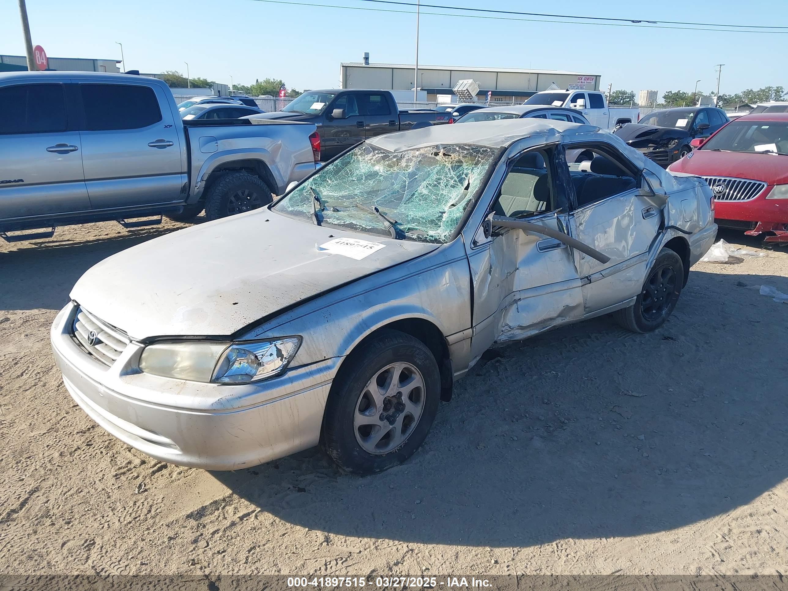 TOYOTA CAMRY image 2